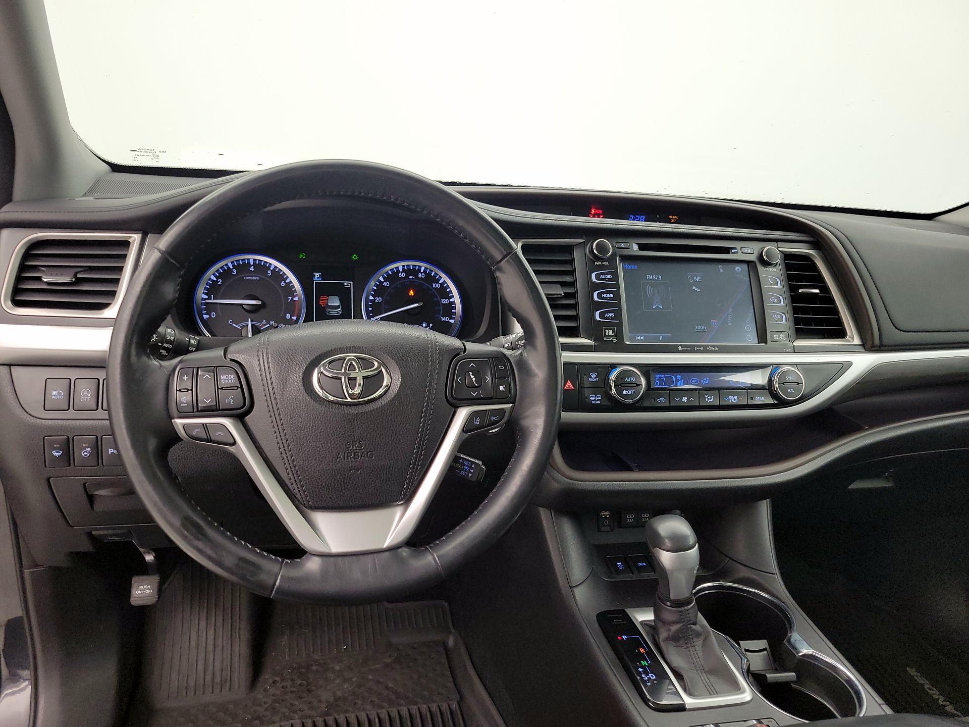 Thumbnail: 2017 Toyota Highlander - 10