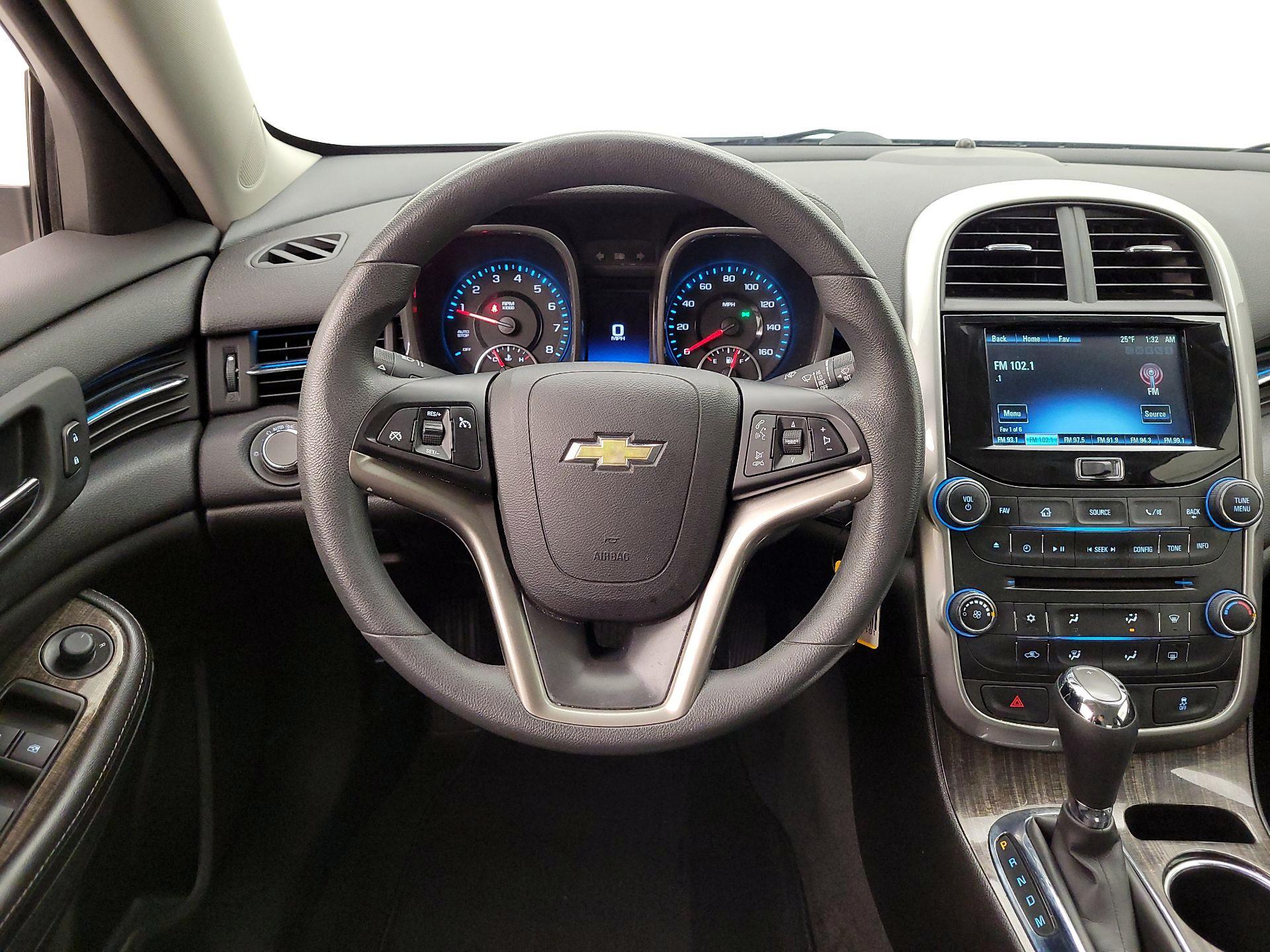Thumbnail: 2016 Chevrolet Malibu - 10