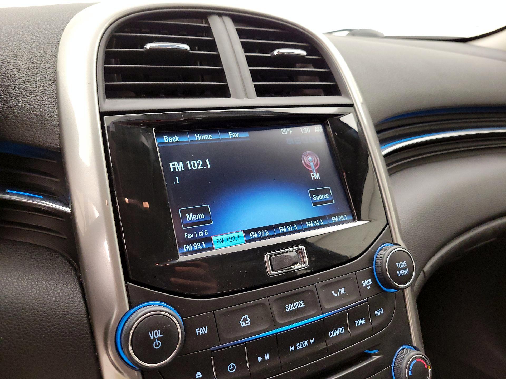 Thumbnail: 2016 Chevrolet Malibu - 15