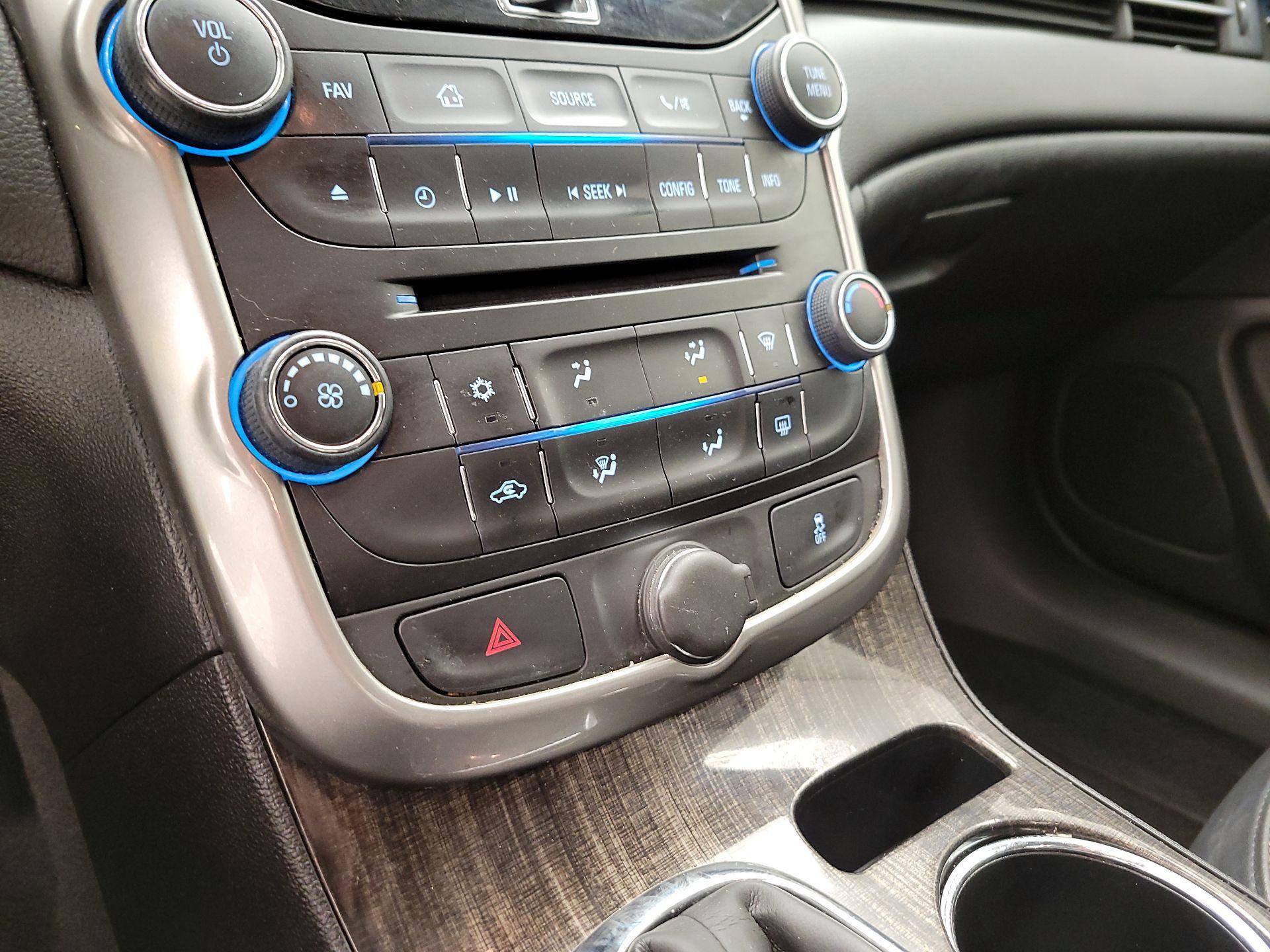 Thumbnail: 2016 Chevrolet Malibu - 16