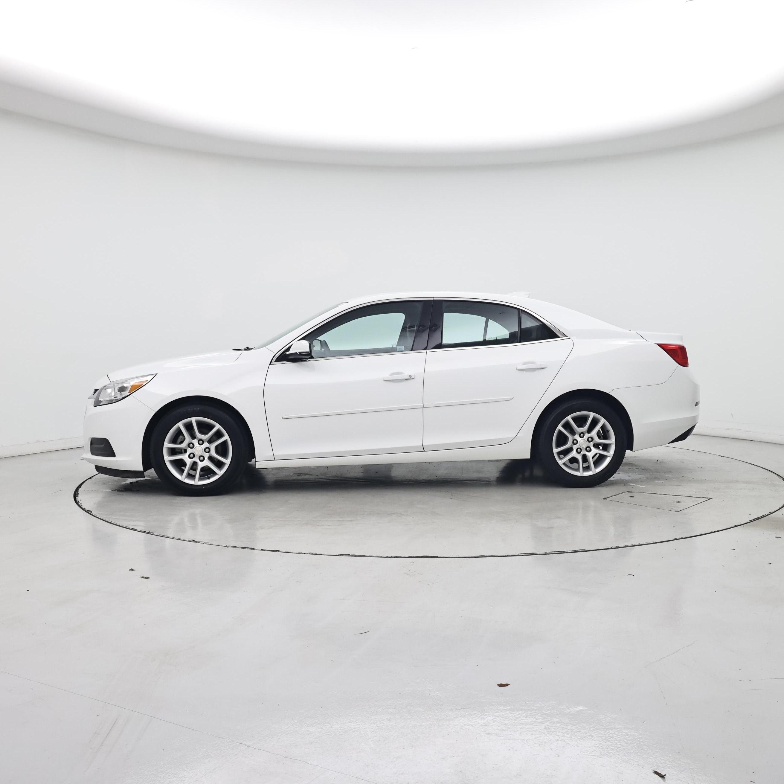 Thumbnail: 2016 Chevrolet Malibu - 3