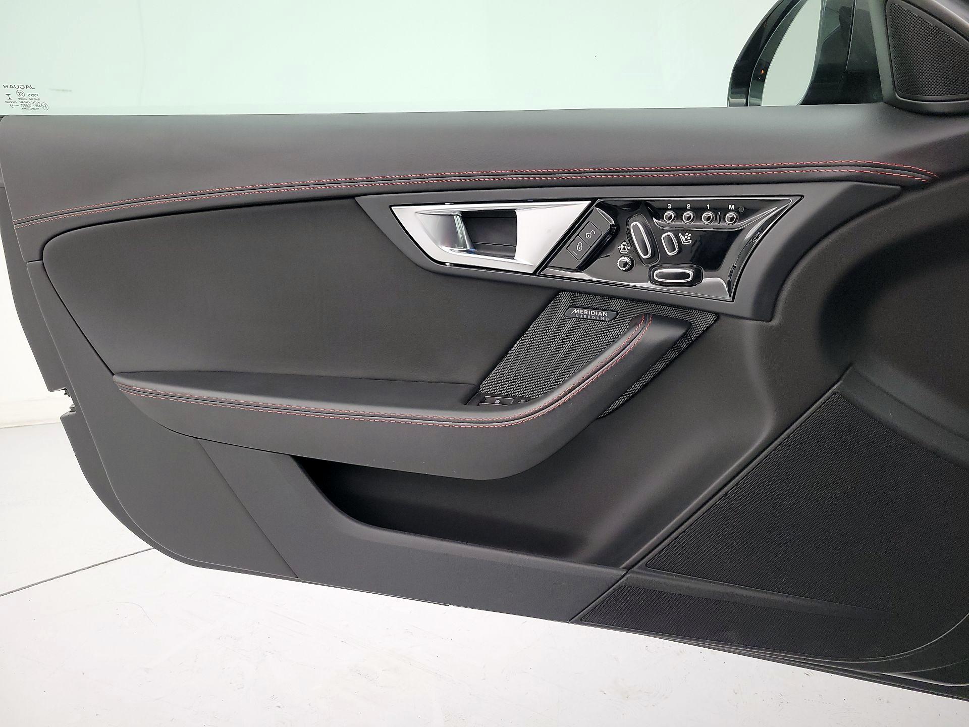 Thumbnail: 2016 Jaguar F-Type - 12