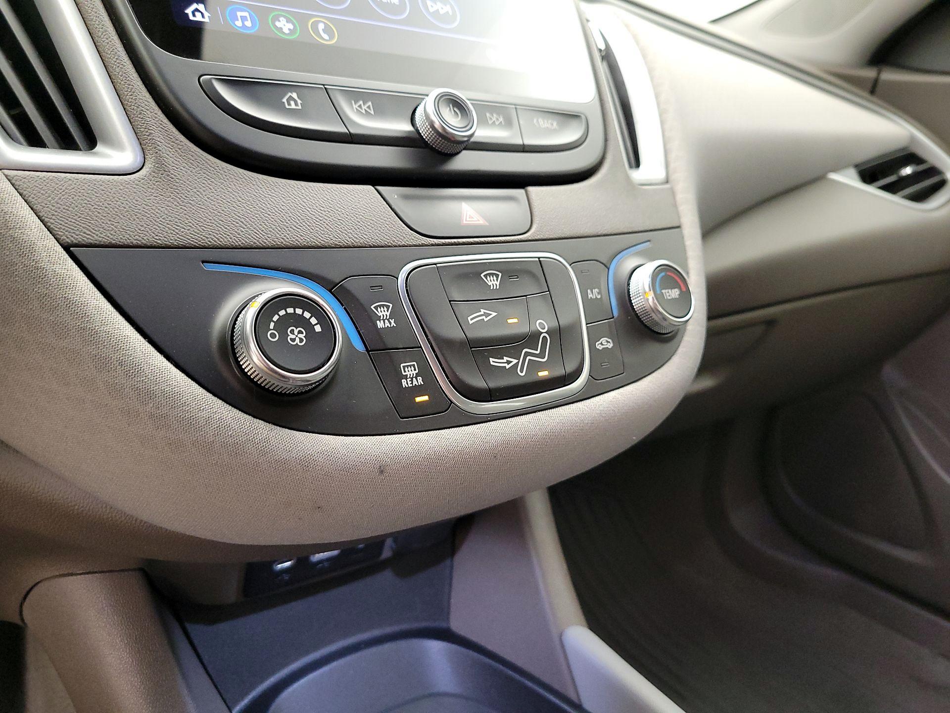 Thumbnail: 2019 Chevrolet Malibu - 16