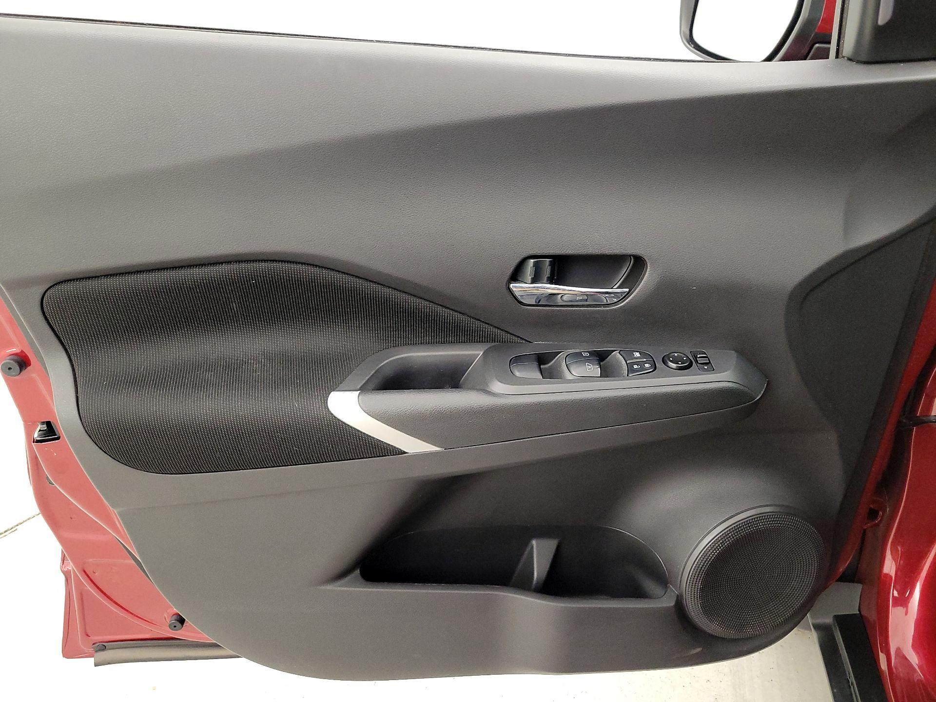 Thumbnail: 2021 Nissan Kicks - 12