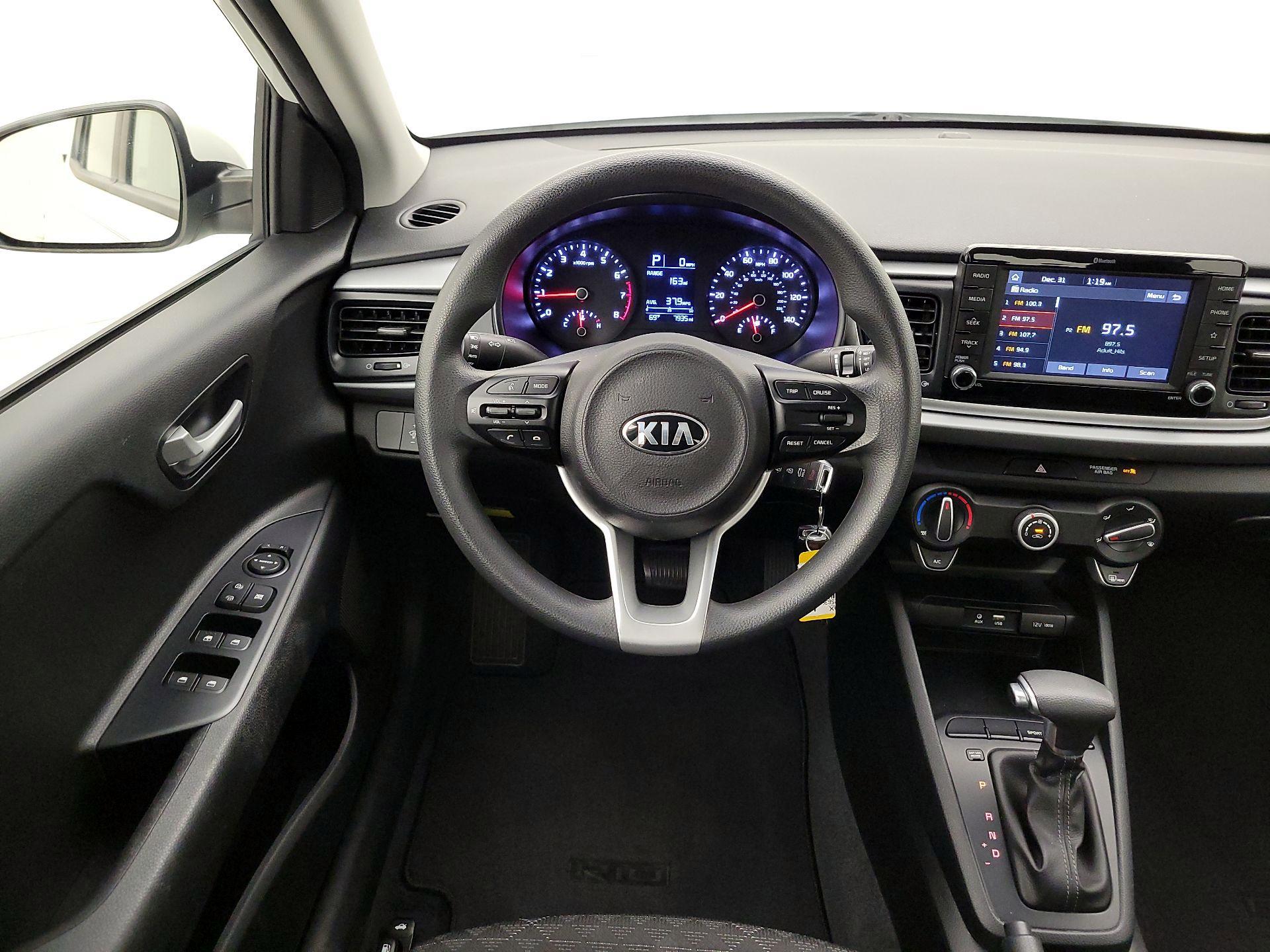 Thumbnail: 2020 Kia Rio - 10