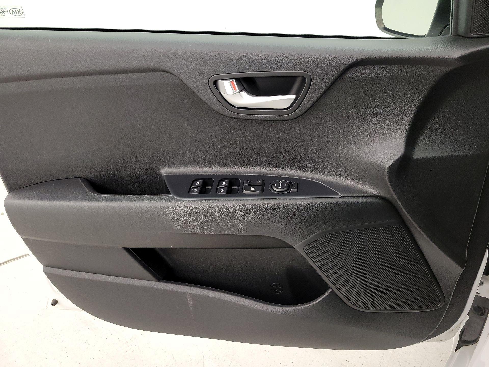 Thumbnail: 2020 Kia Rio - 12