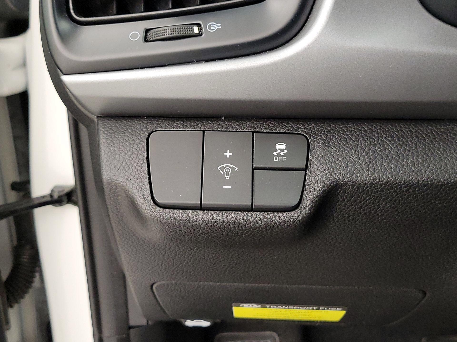 Thumbnail: 2020 Kia Rio - 13