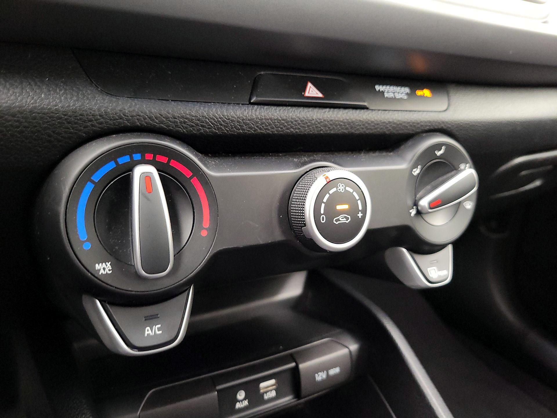 Thumbnail: 2020 Kia Rio - 16