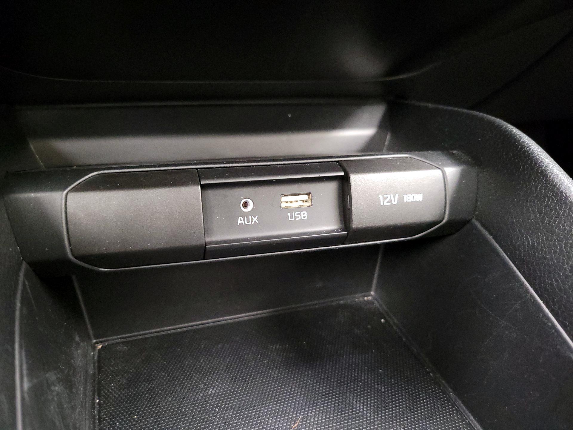 Thumbnail: 2020 Kia Rio - 18