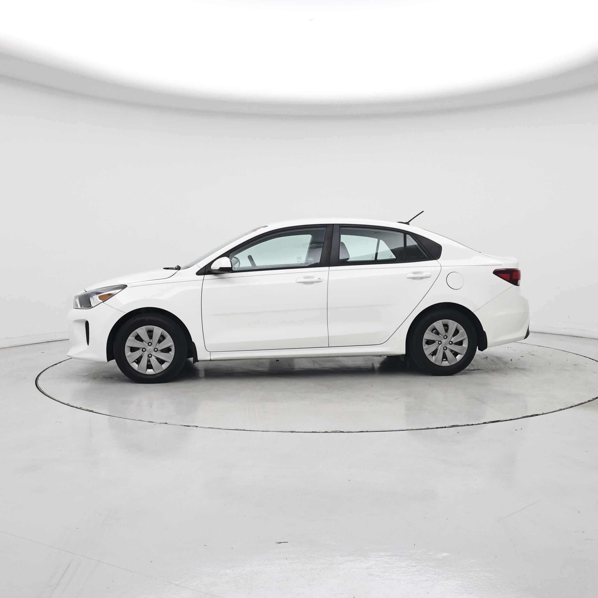 Thumbnail: 2020 Kia Rio - 3