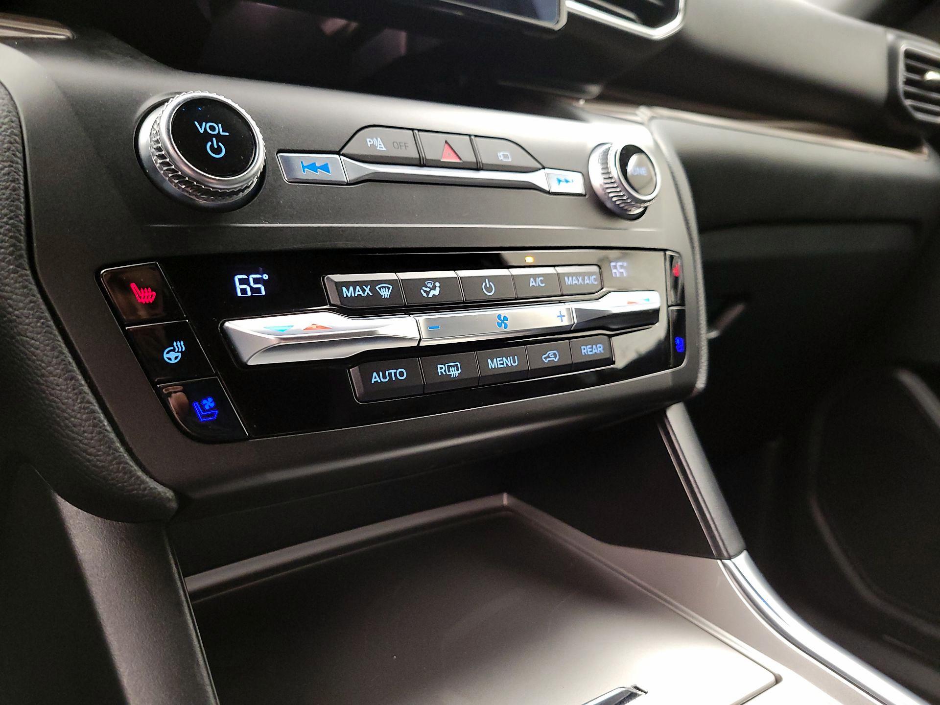 Thumbnail: 2020 Ford Explorer - 17