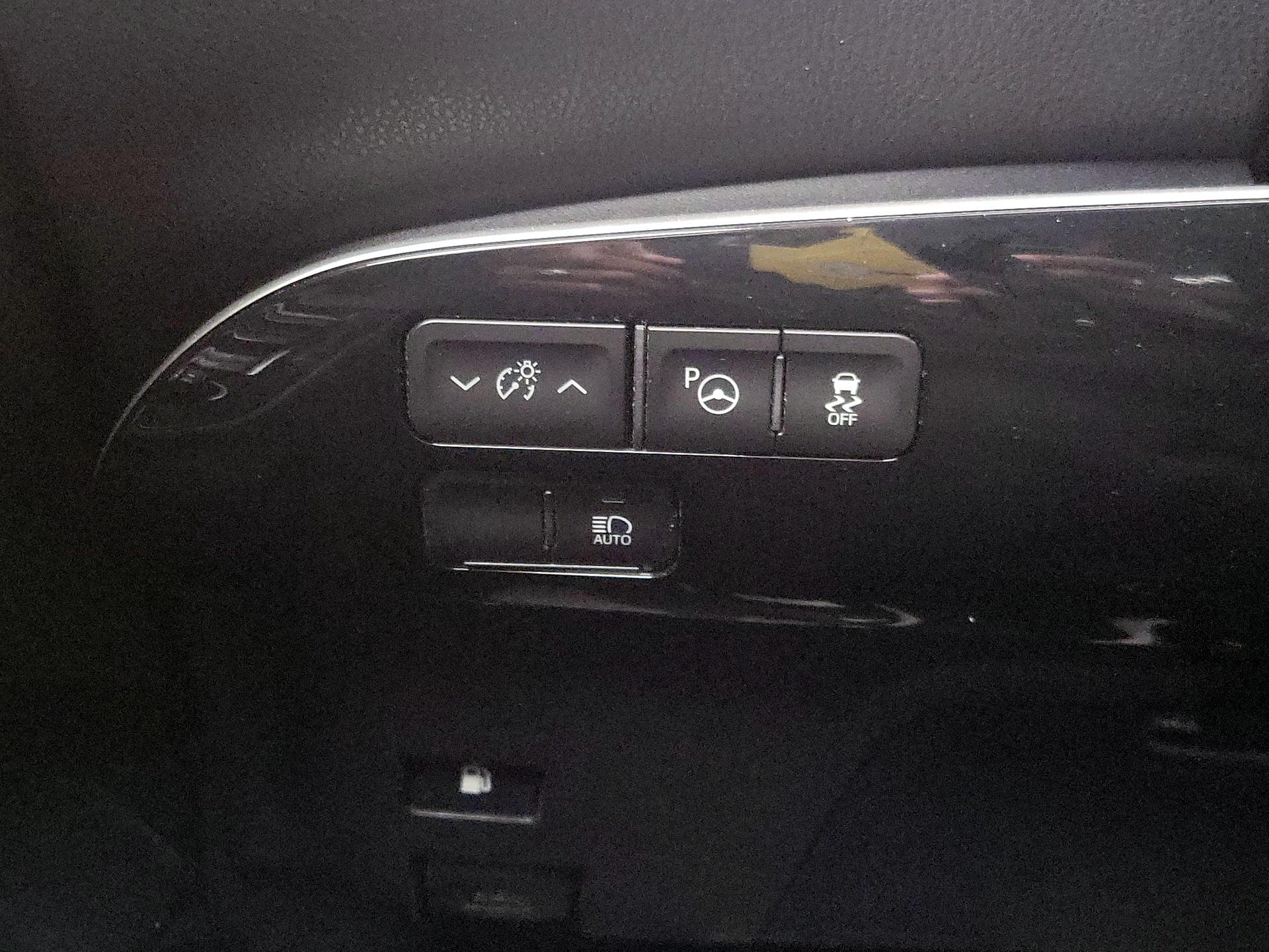 Thumbnail: 2021 Toyota Prius - 13