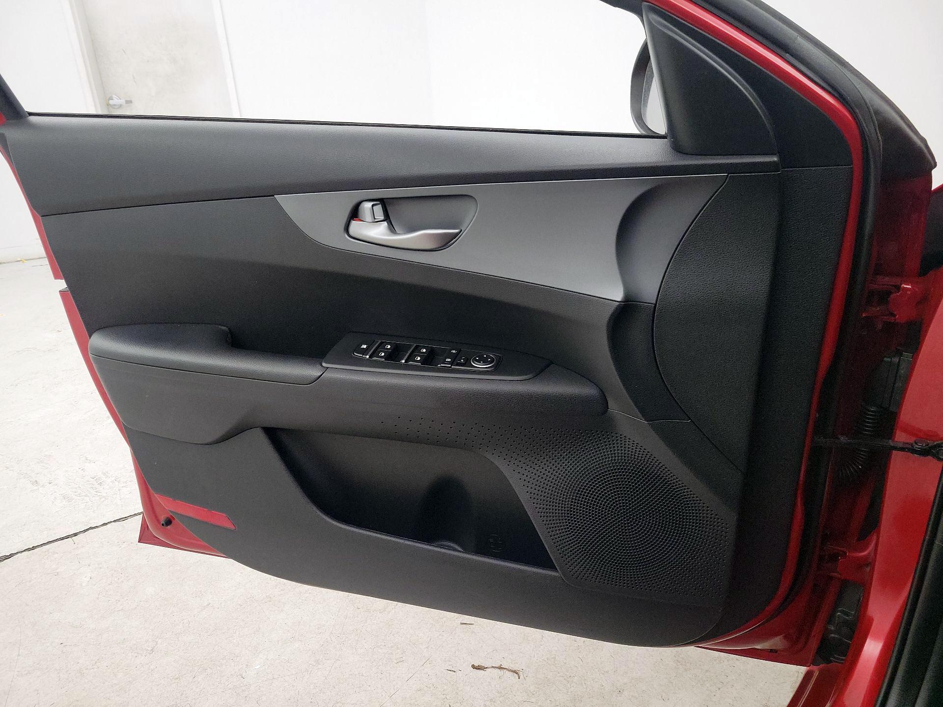 Thumbnail: 2021 Kia Forte - 12