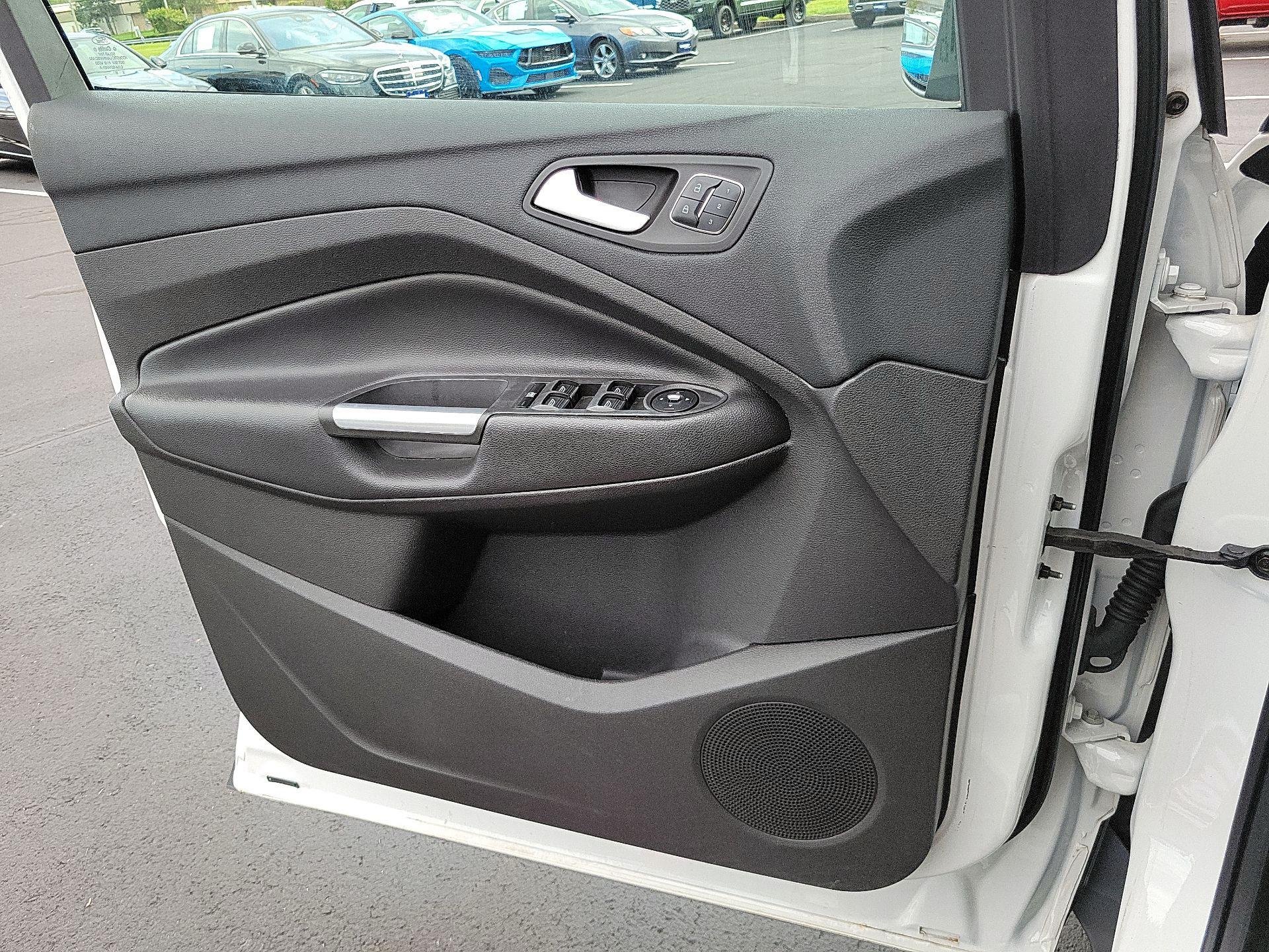 Thumbnail: 2016 Ford Escape - 10