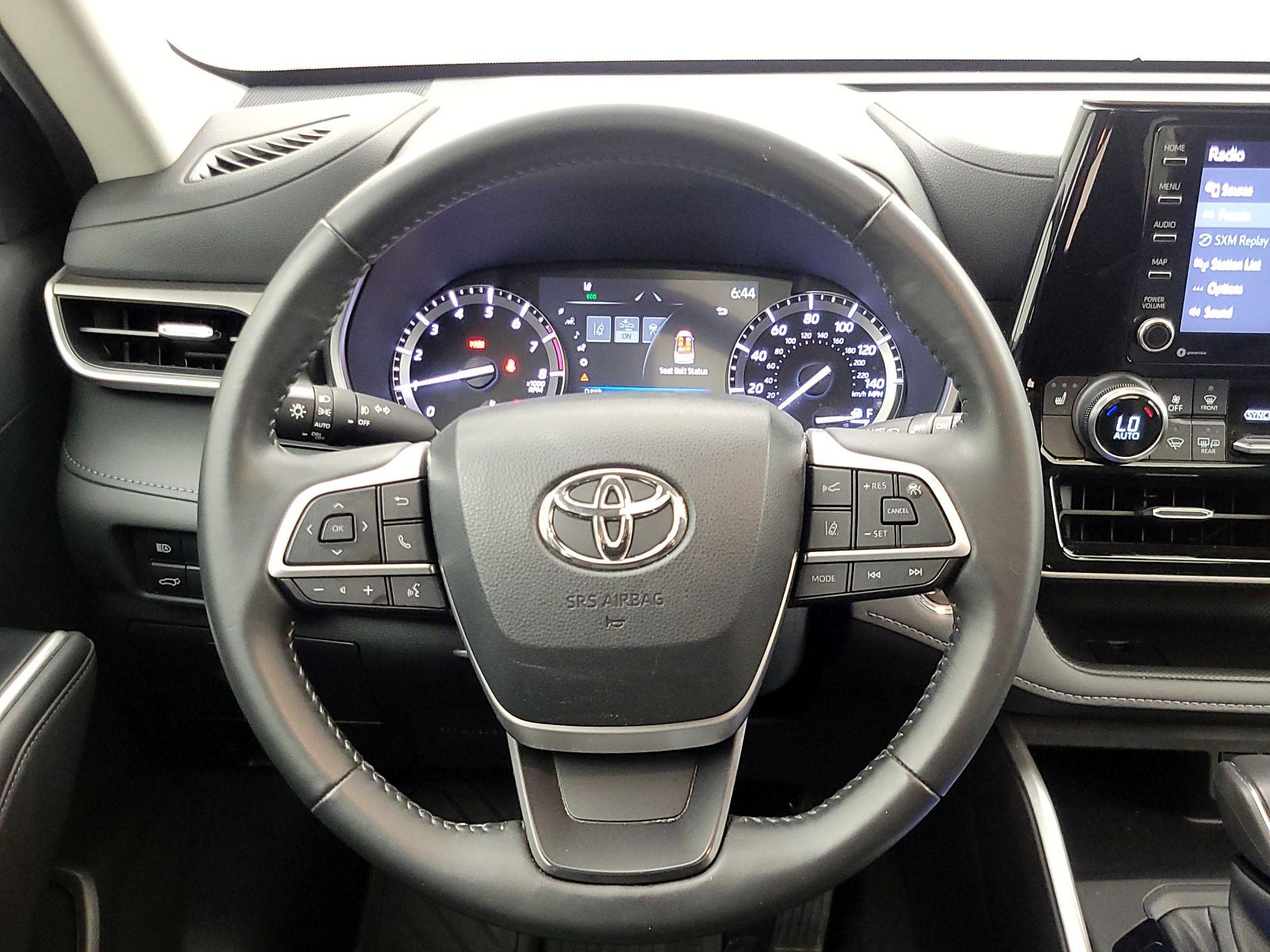 Thumbnail: 2022 Toyota Highlander - 10