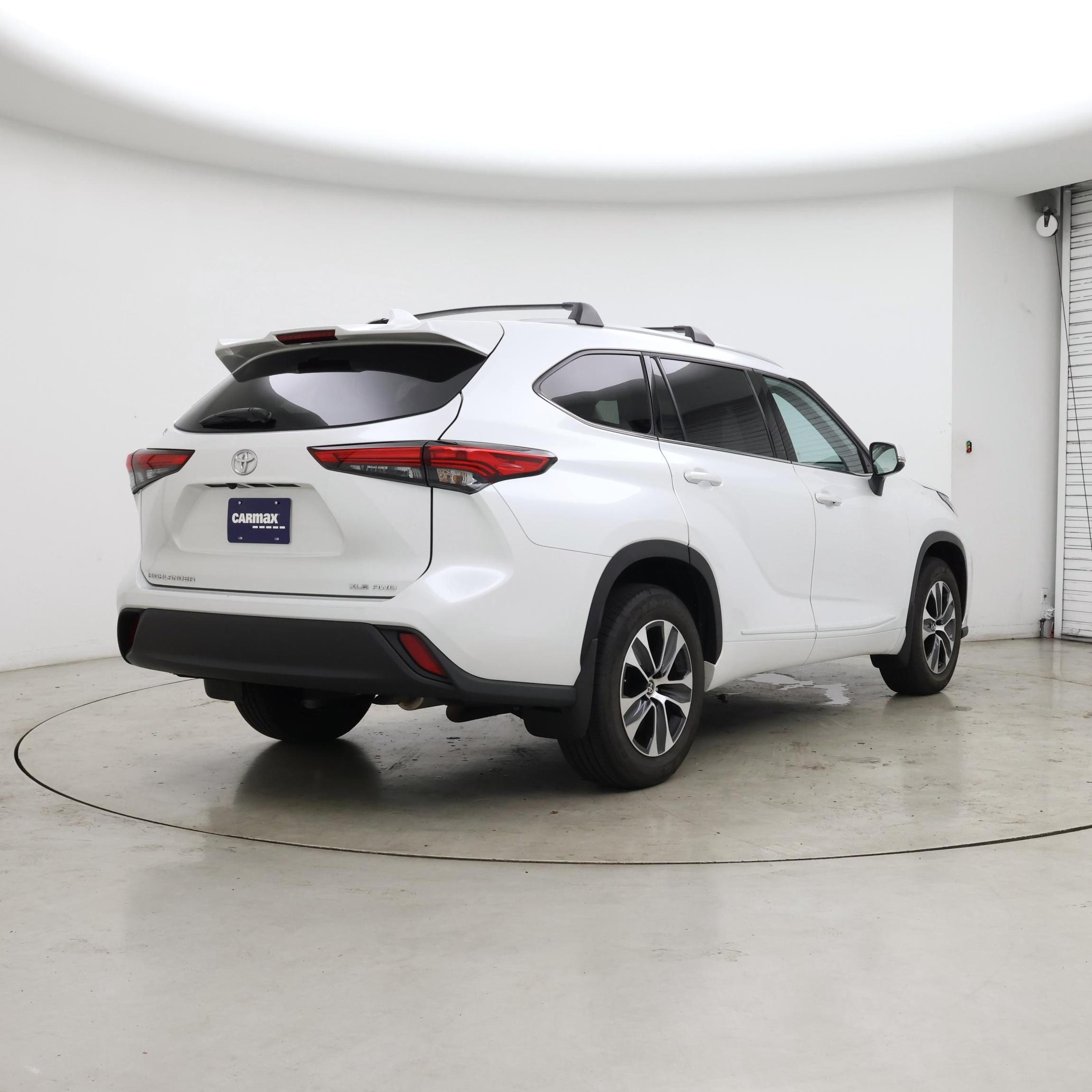 Thumbnail: 2022 Toyota Highlander - 8