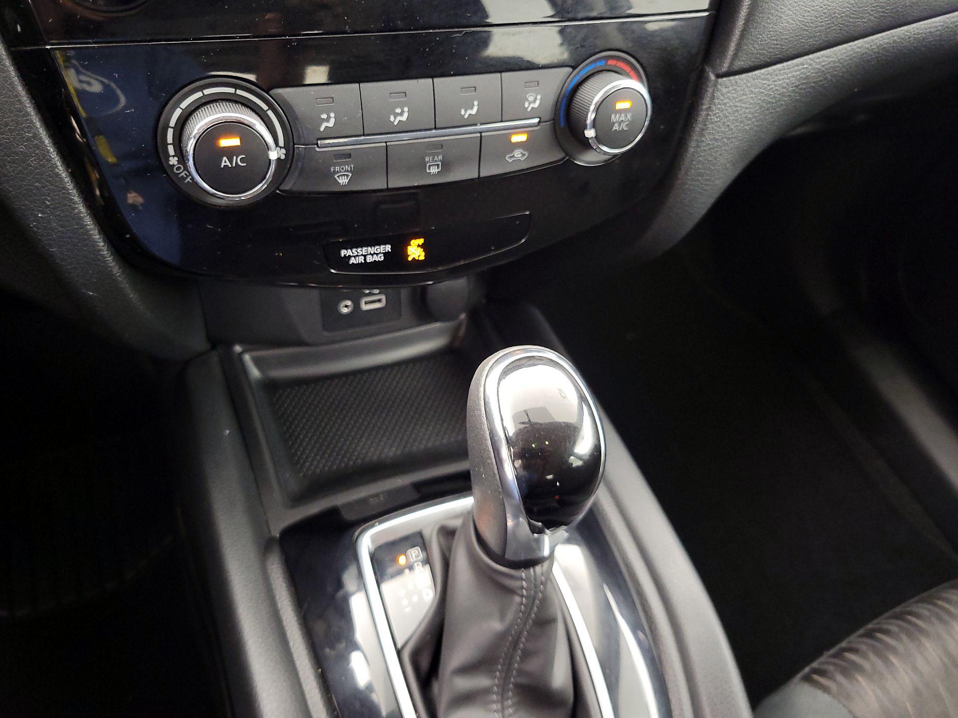 Thumbnail: 2018 Nissan Rogue - 16