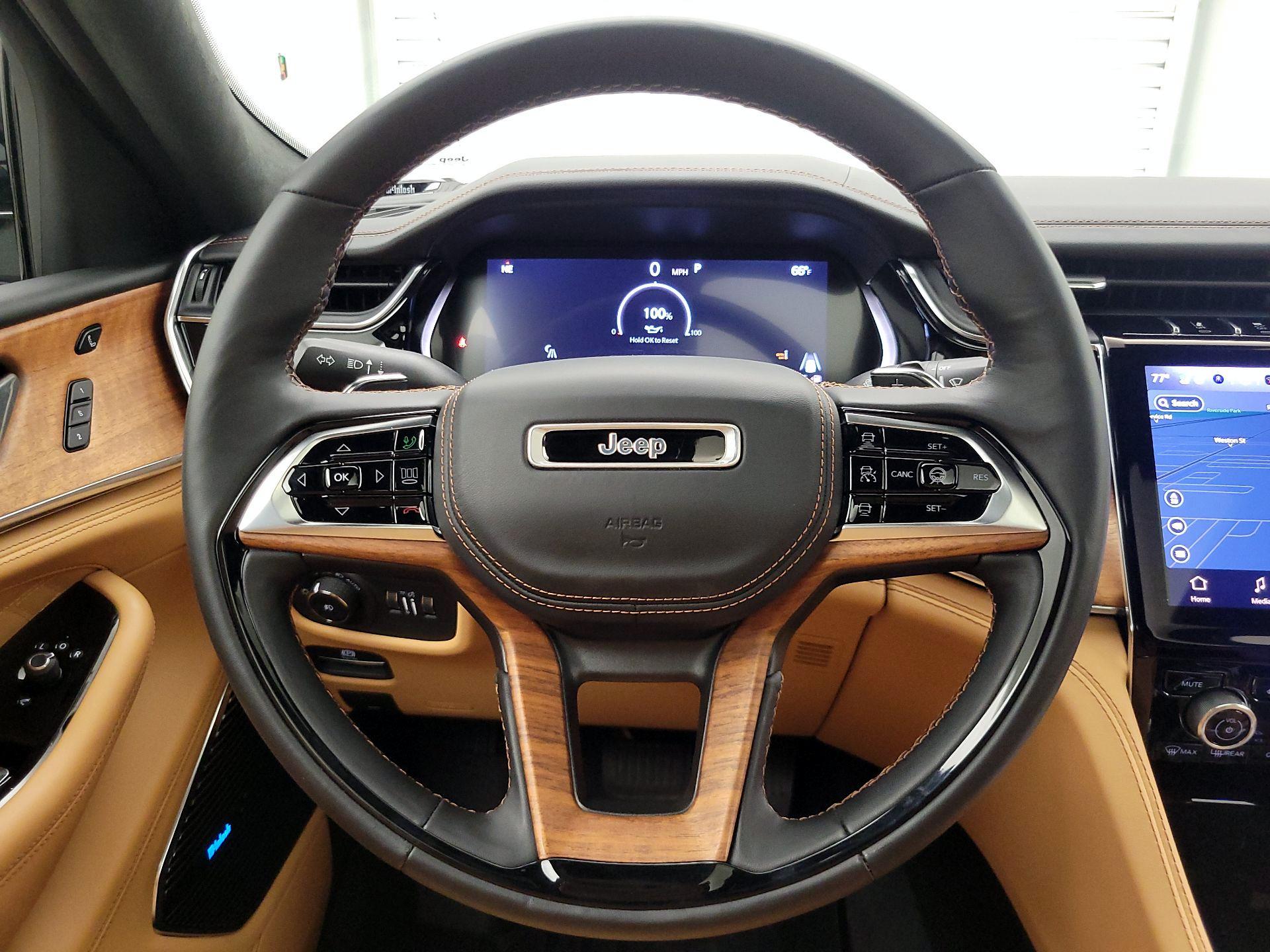 Thumbnail: 2022 Jeep Grand Cherokee - 10