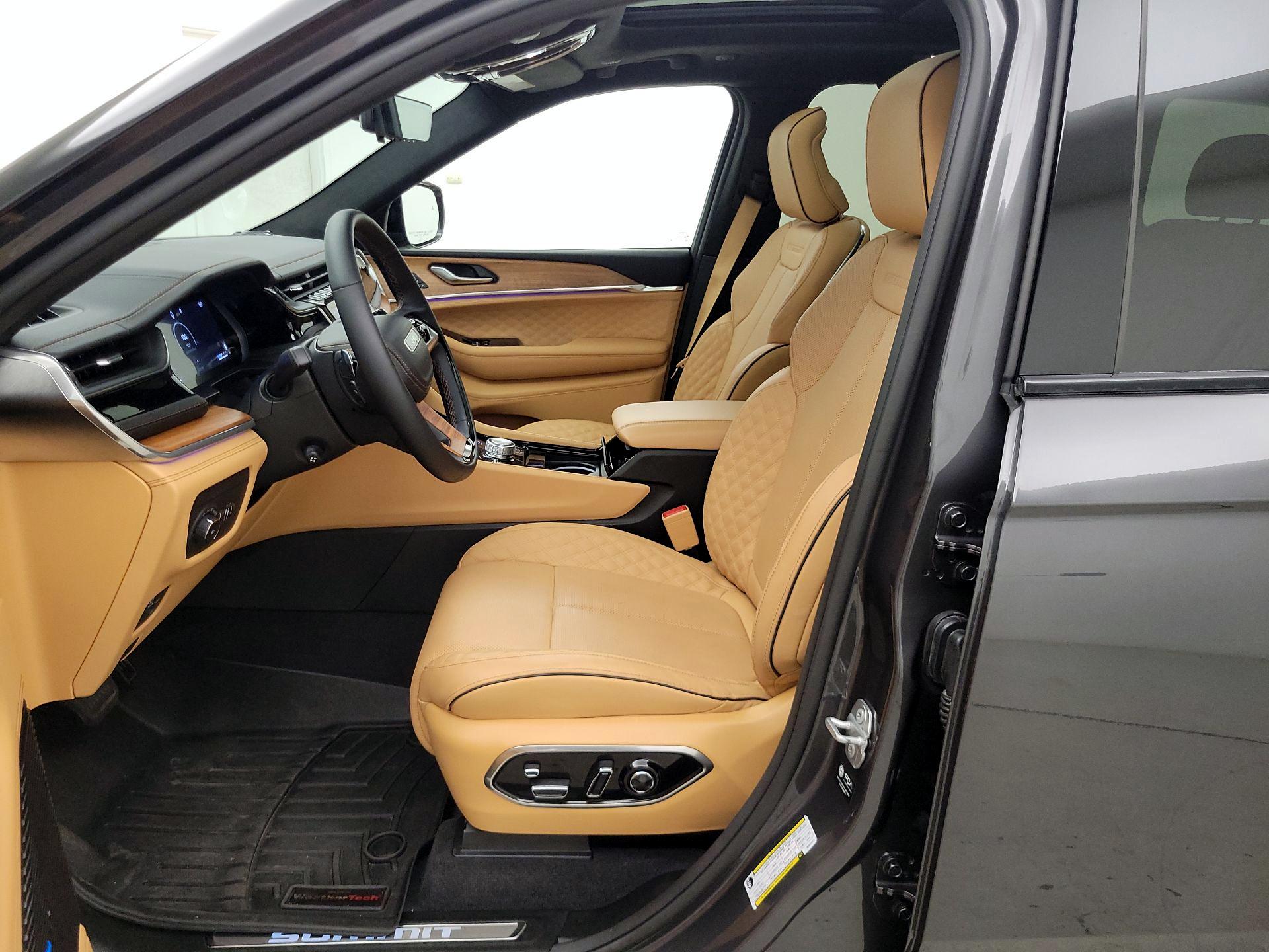 Thumbnail: 2022 Jeep Grand Cherokee - 11