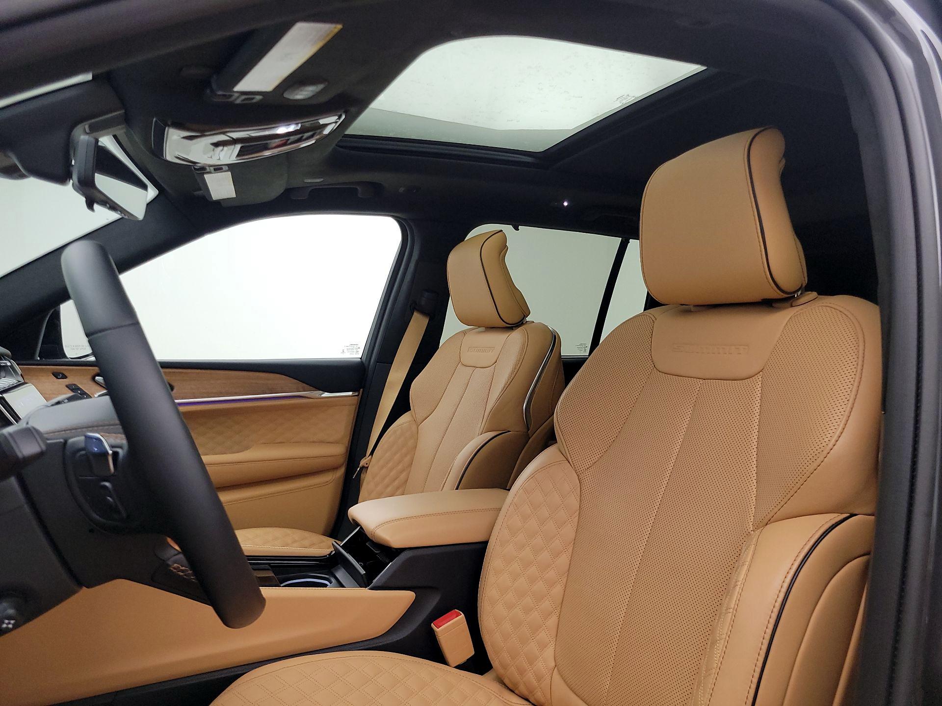Thumbnail: 2022 Jeep Grand Cherokee - 20