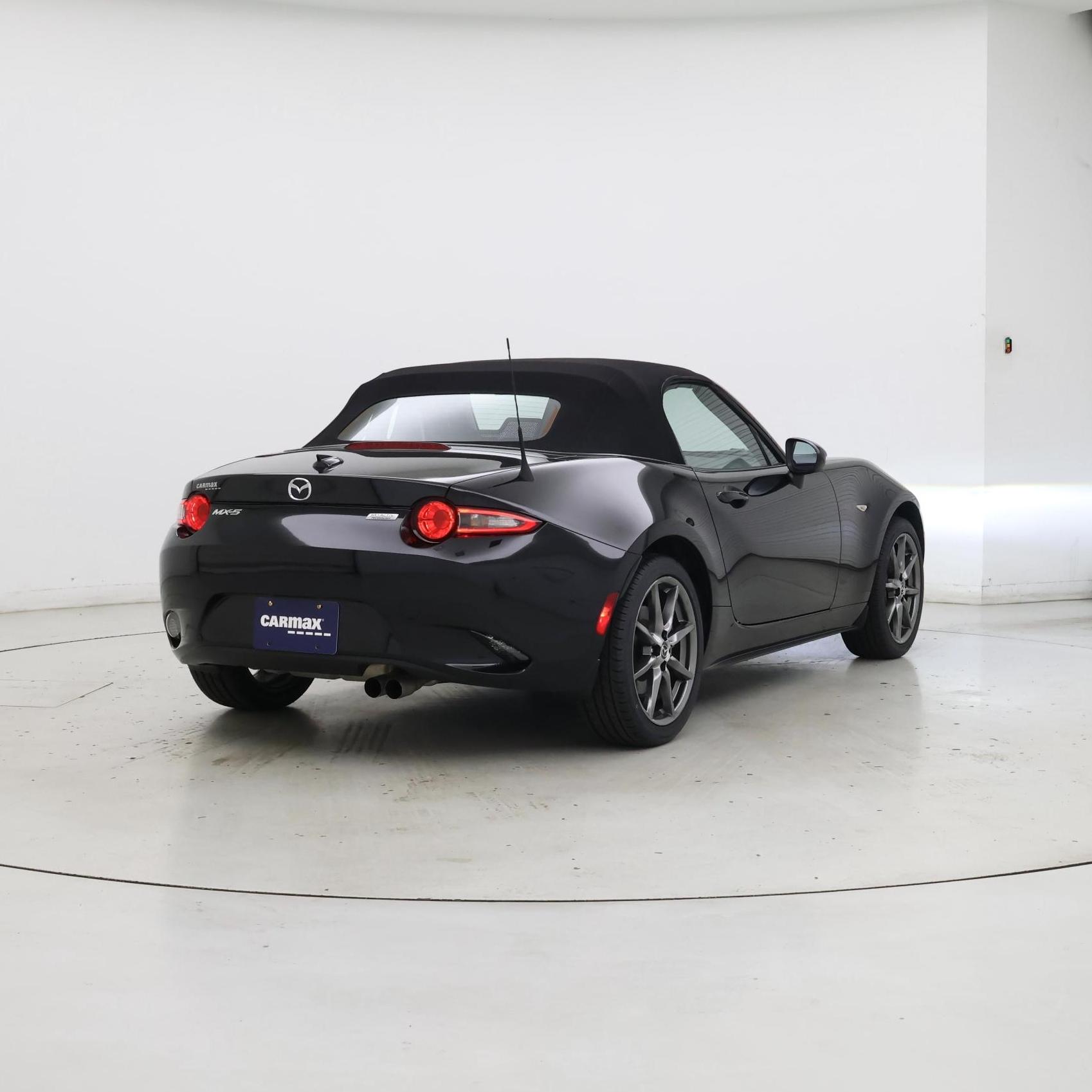 Thumbnail: 2016 Mazda MX-5 Miata - 8