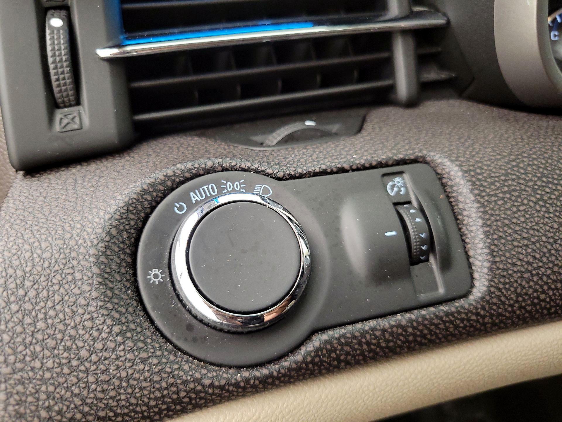 Thumbnail: 2016 Chevrolet Malibu - 13