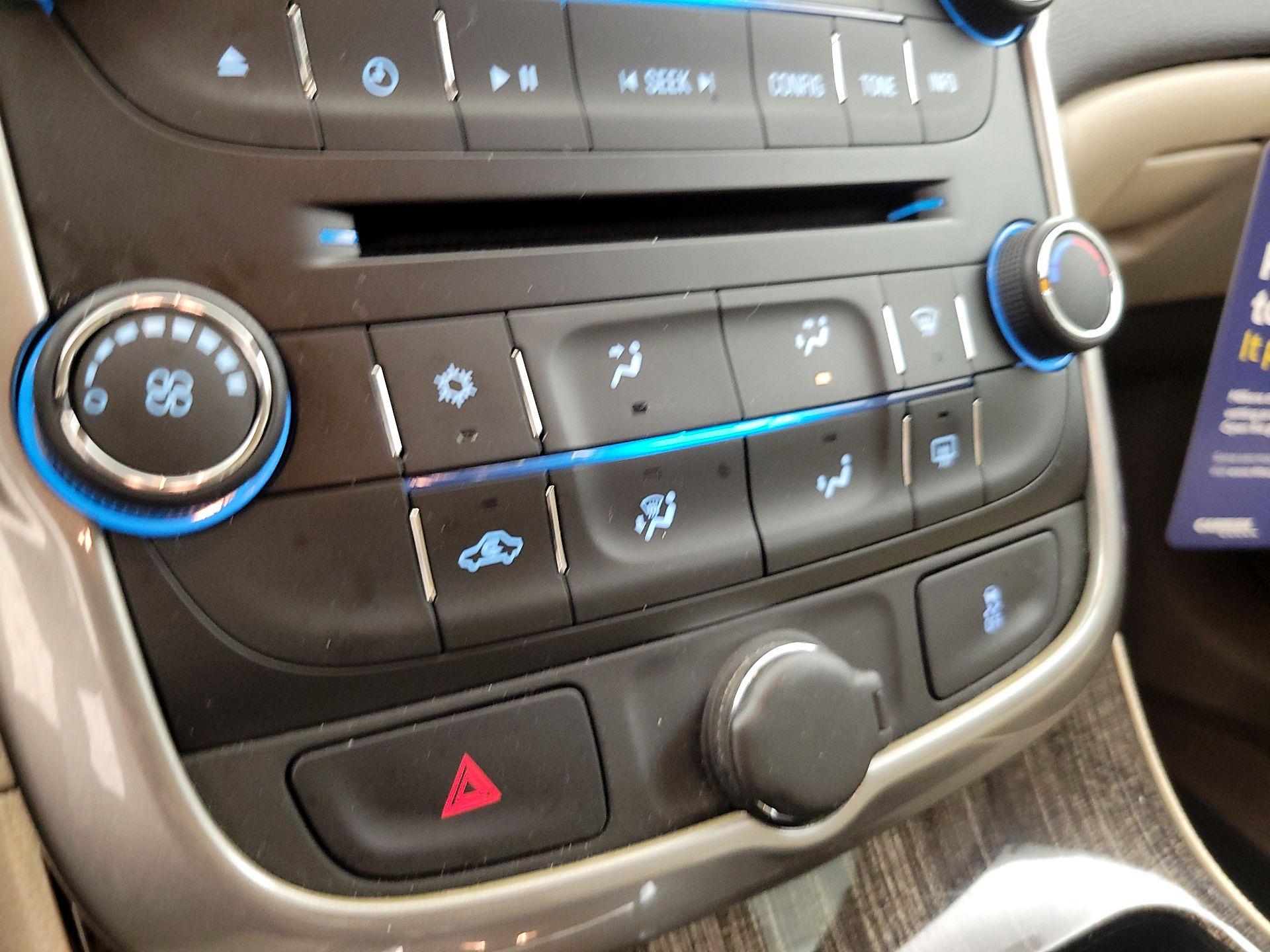 Thumbnail: 2016 Chevrolet Malibu - 16