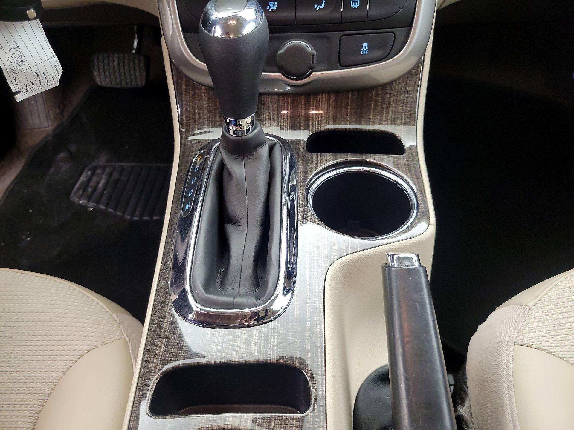 Thumbnail: 2016 Chevrolet Malibu - 17