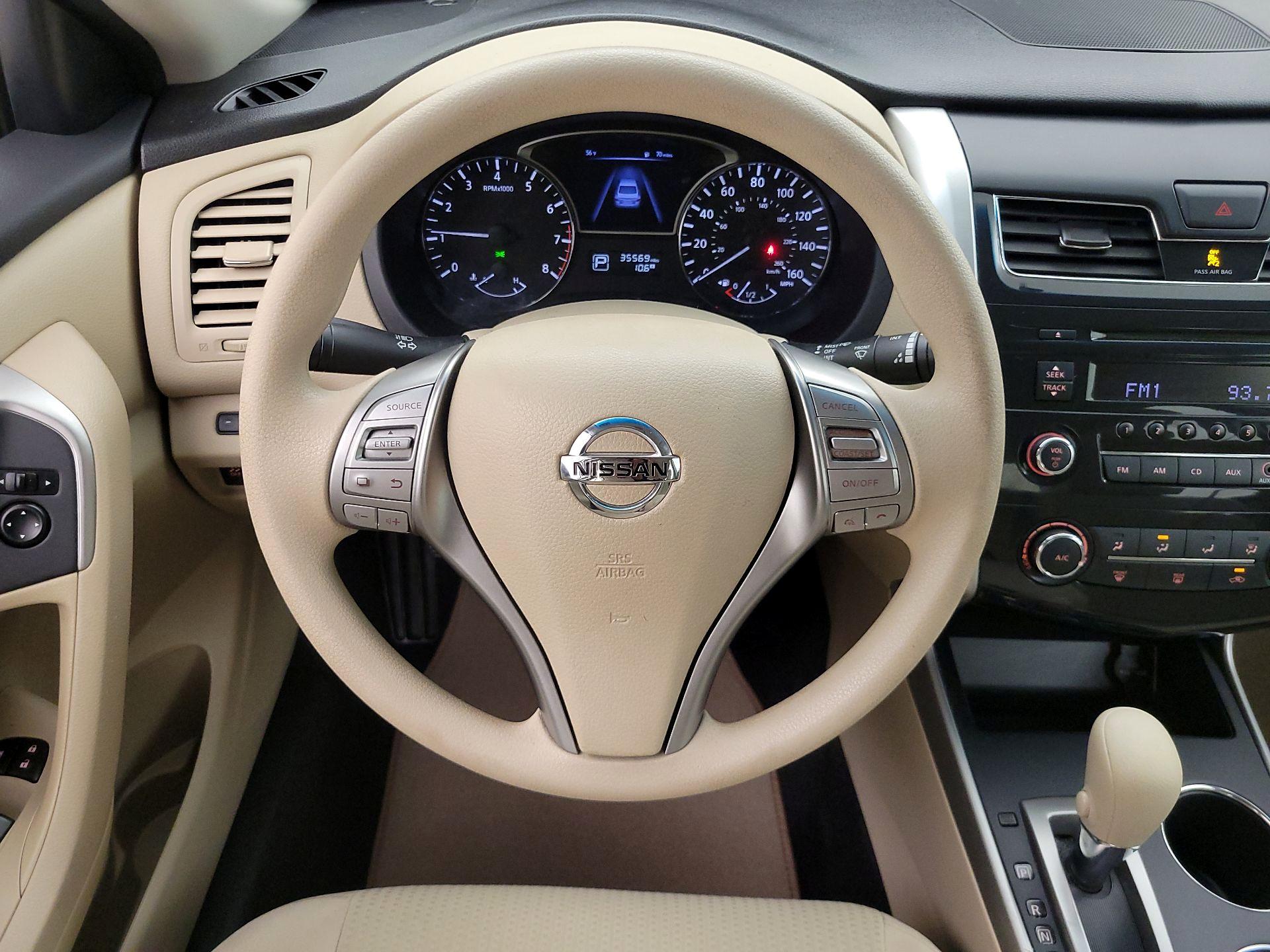 Thumbnail: 2015 Nissan Altima - 10