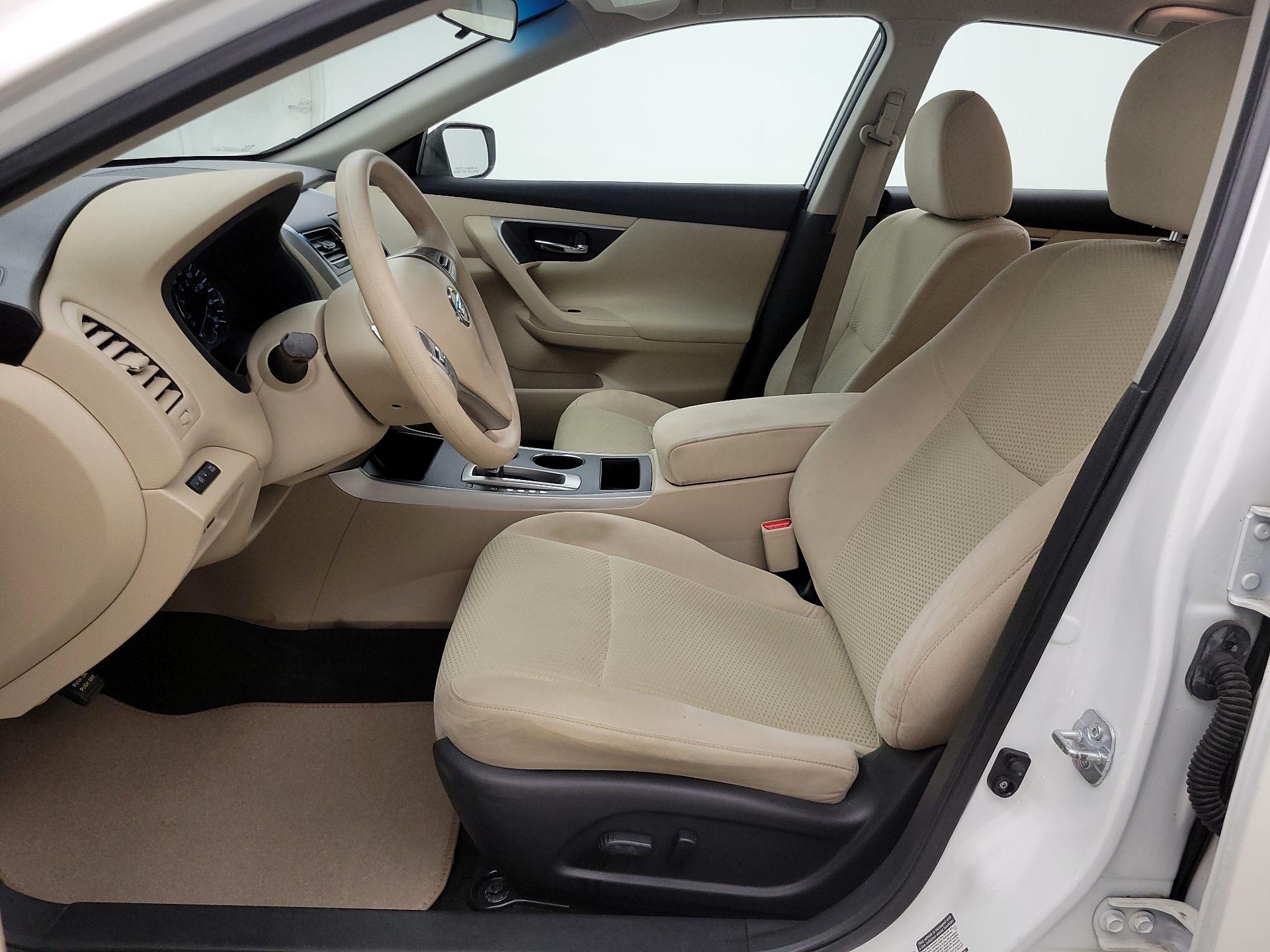 Thumbnail: 2015 Nissan Altima - 11