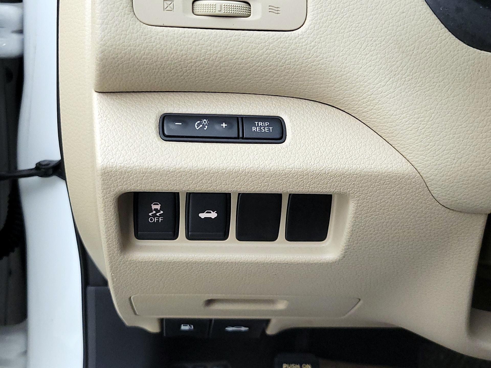 Thumbnail: 2015 Nissan Altima - 13