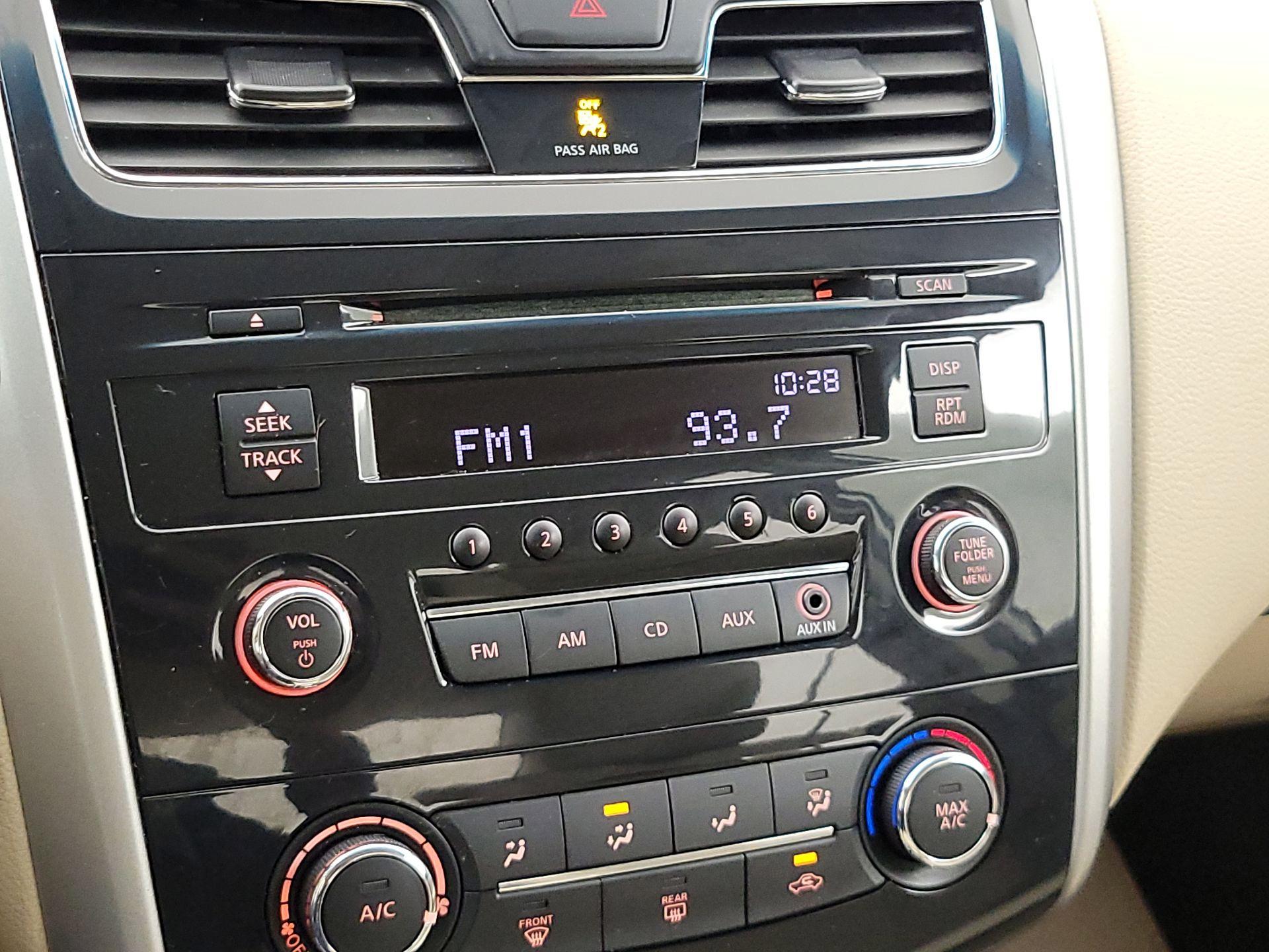 Thumbnail: 2015 Nissan Altima - 14
