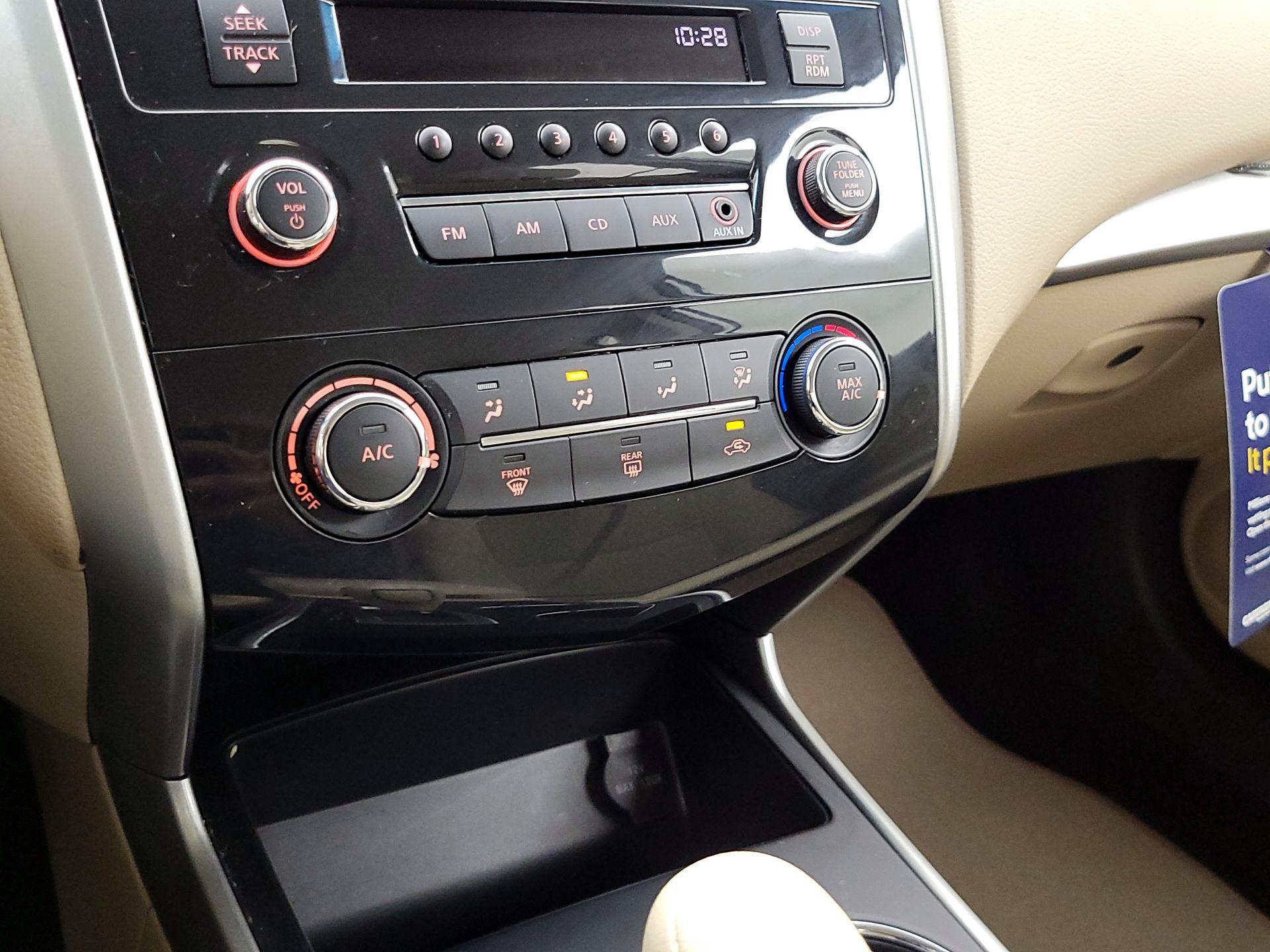 Thumbnail: 2015 Nissan Altima - 15