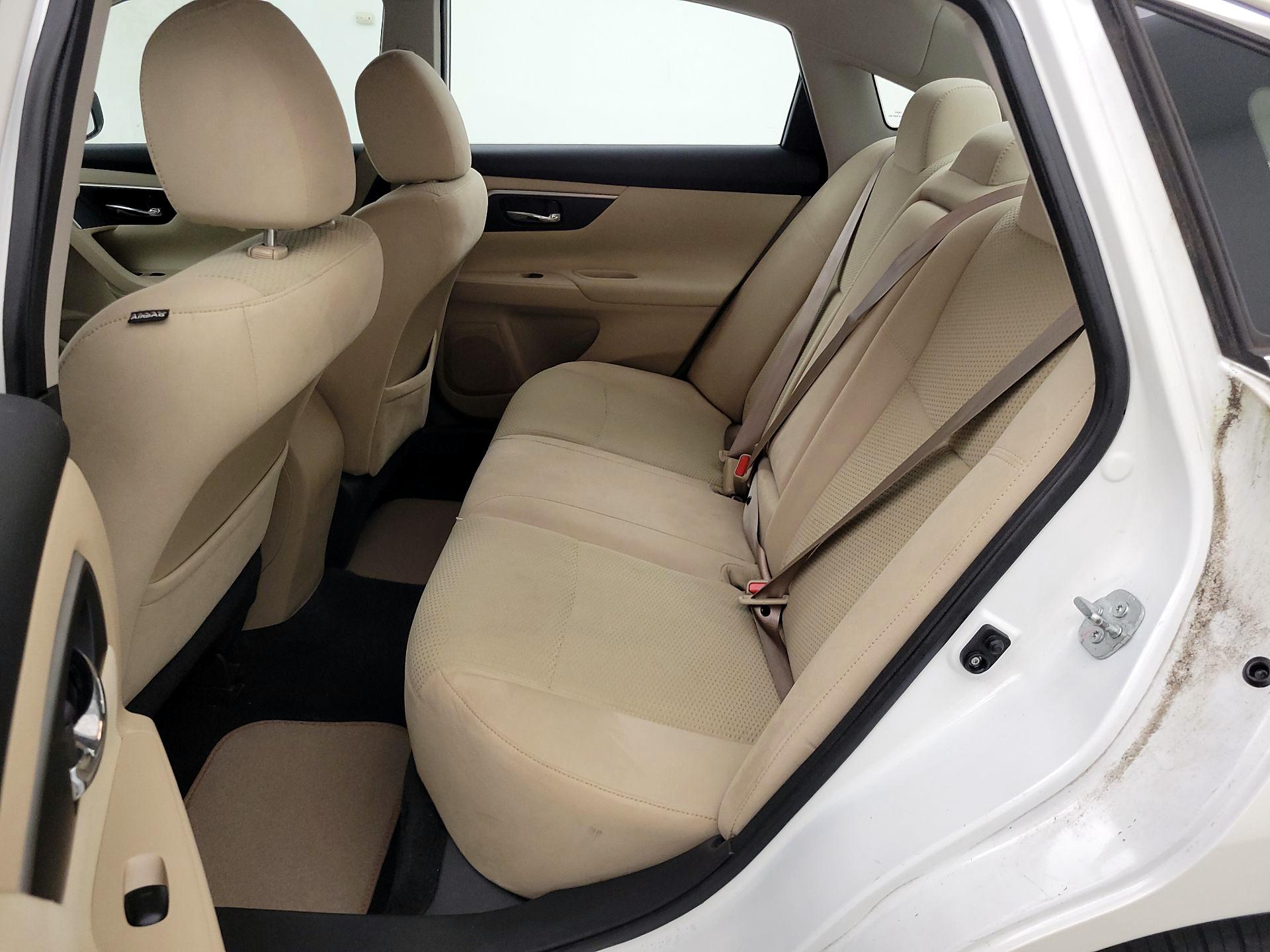 Thumbnail: 2015 Nissan Altima - 18