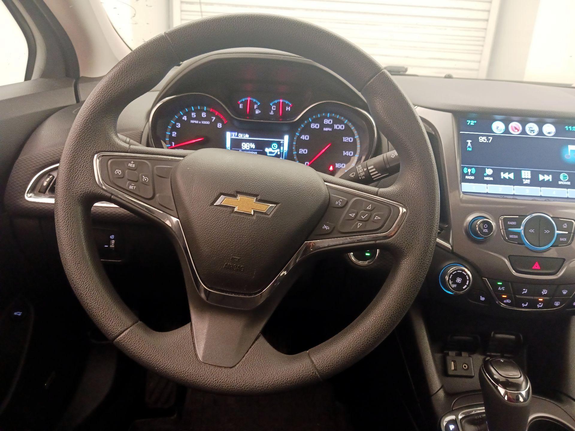Thumbnail: 2017 Chevrolet Cruze - 10