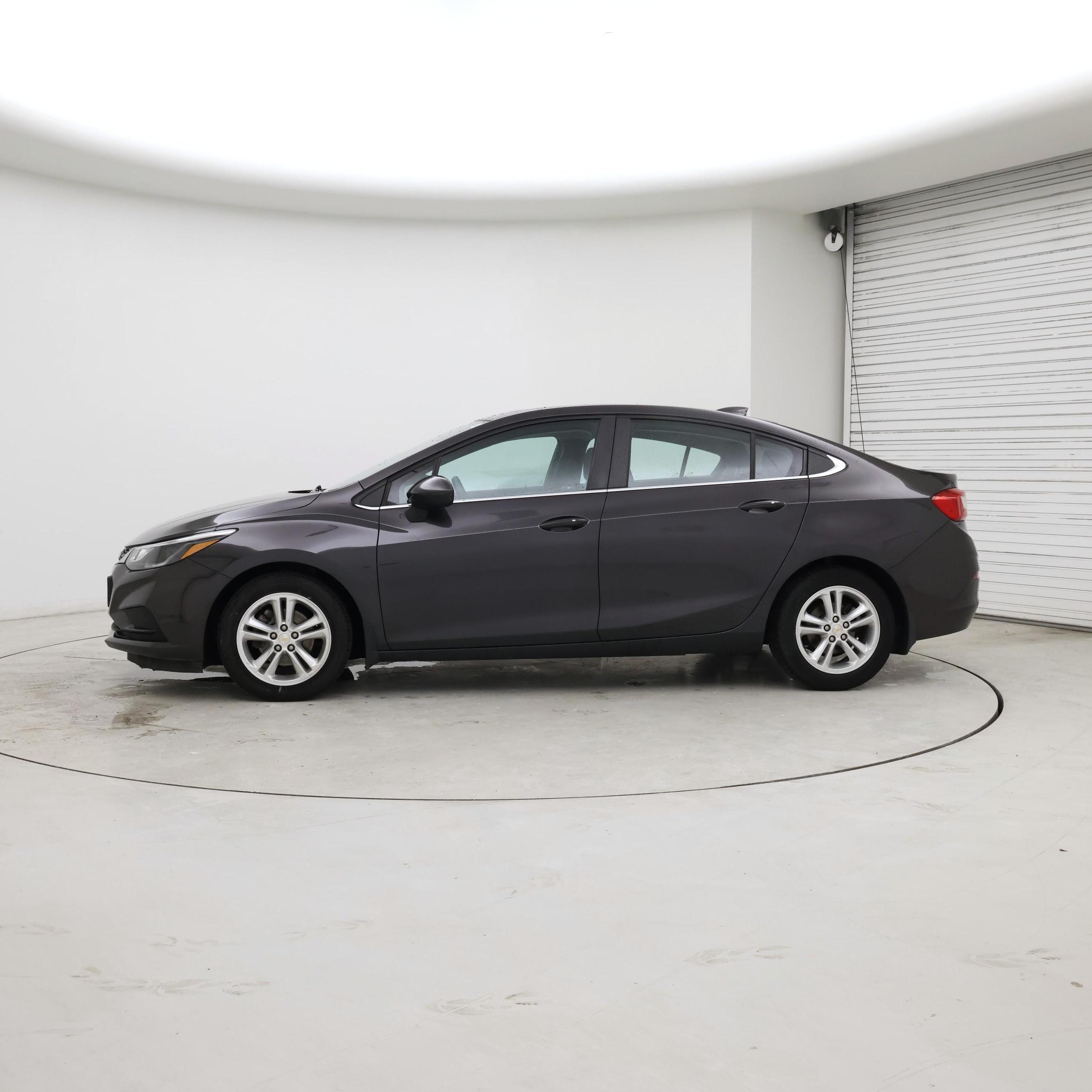 Thumbnail: 2017 Chevrolet Cruze - 3