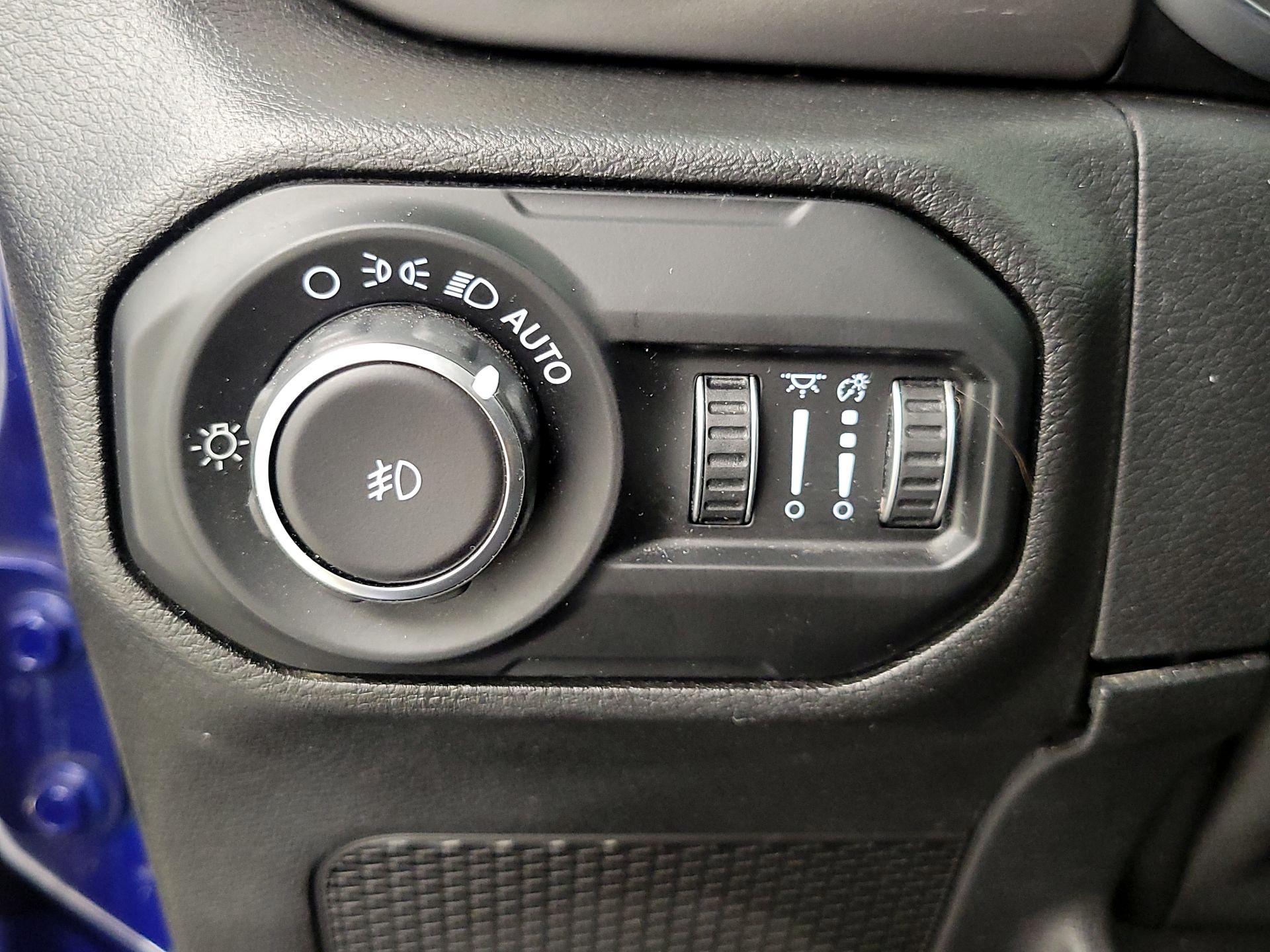 Thumbnail: 2018 Jeep Wrangler - 13