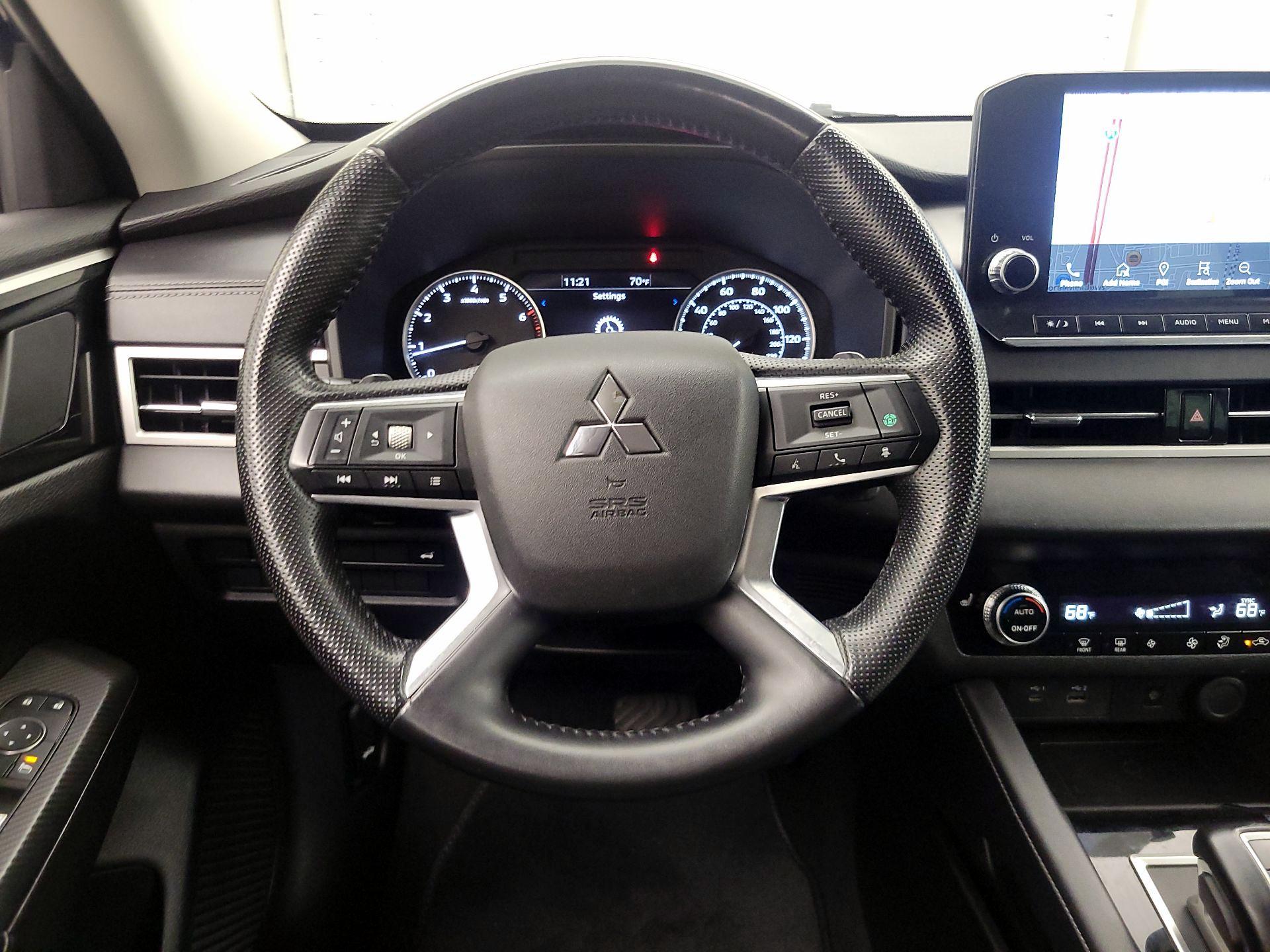 Thumbnail: 2022 Mitsubishi Outlander - 10