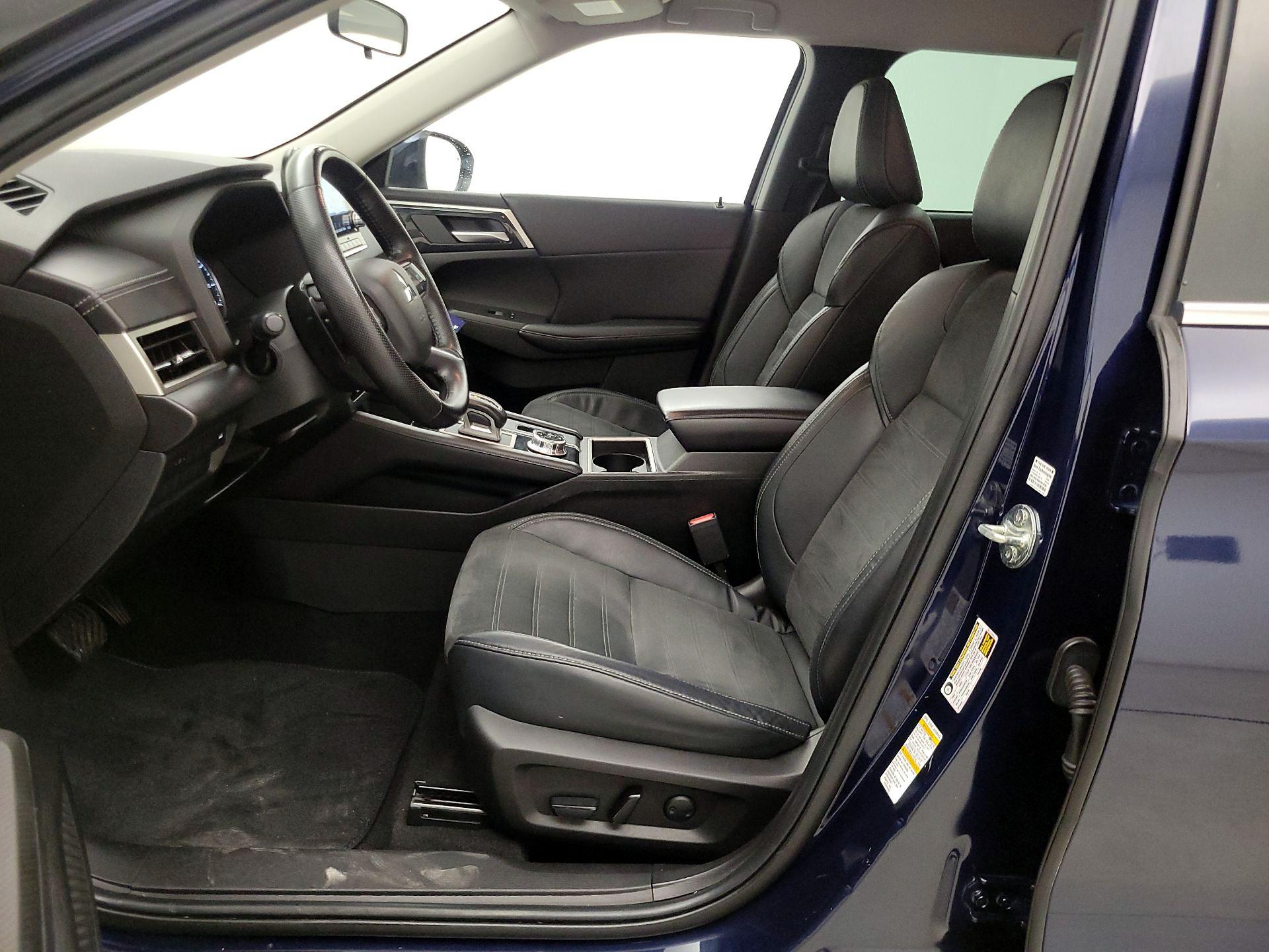 Thumbnail: 2022 Mitsubishi Outlander - 11