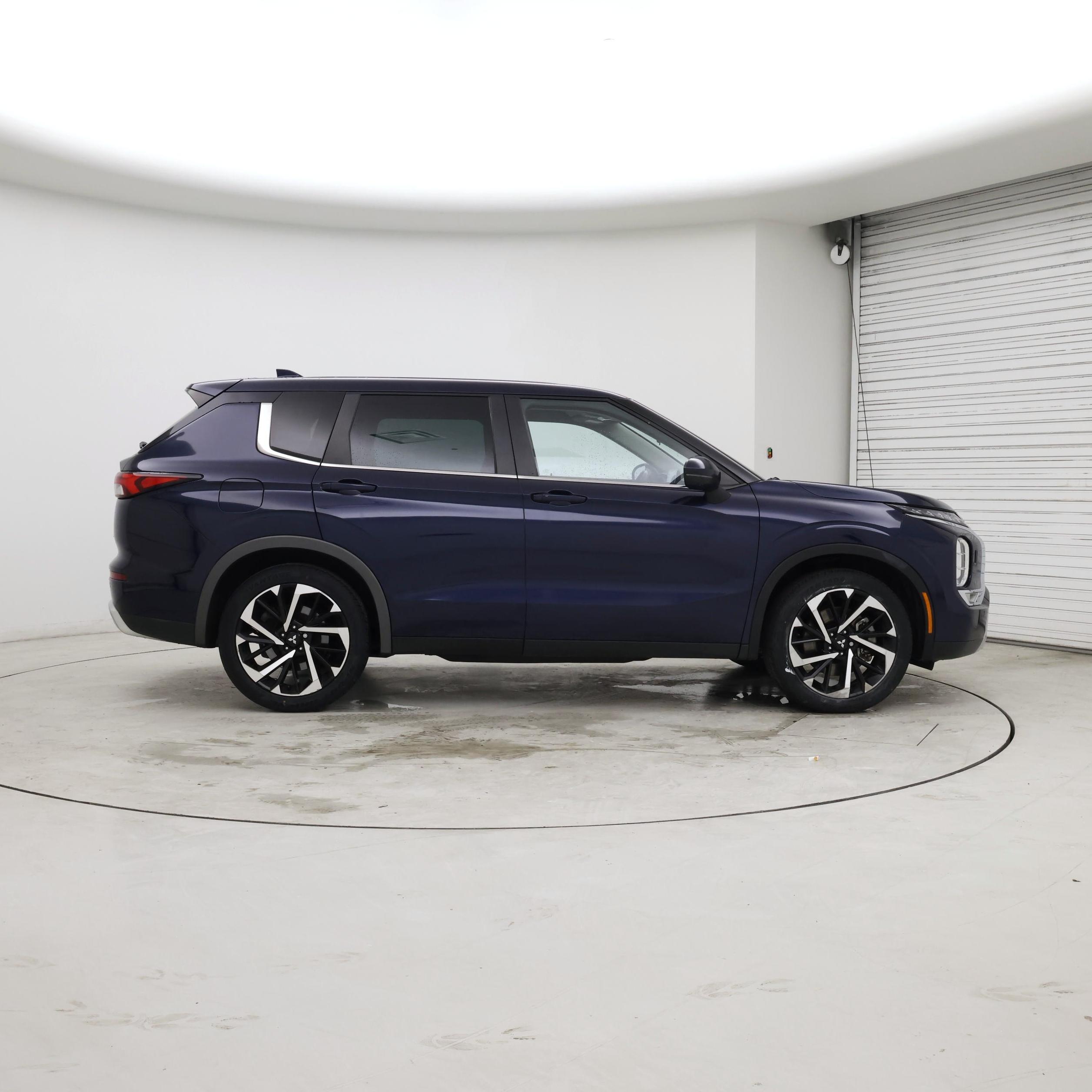 Thumbnail: 2022 Mitsubishi Outlander - 7