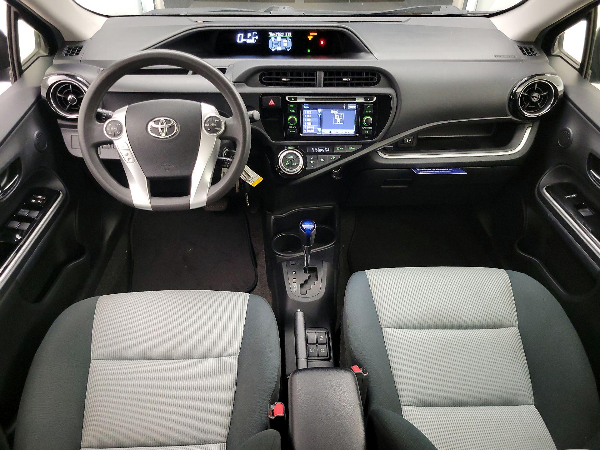 Thumbnail: 2015 Toyota Prius c - 9