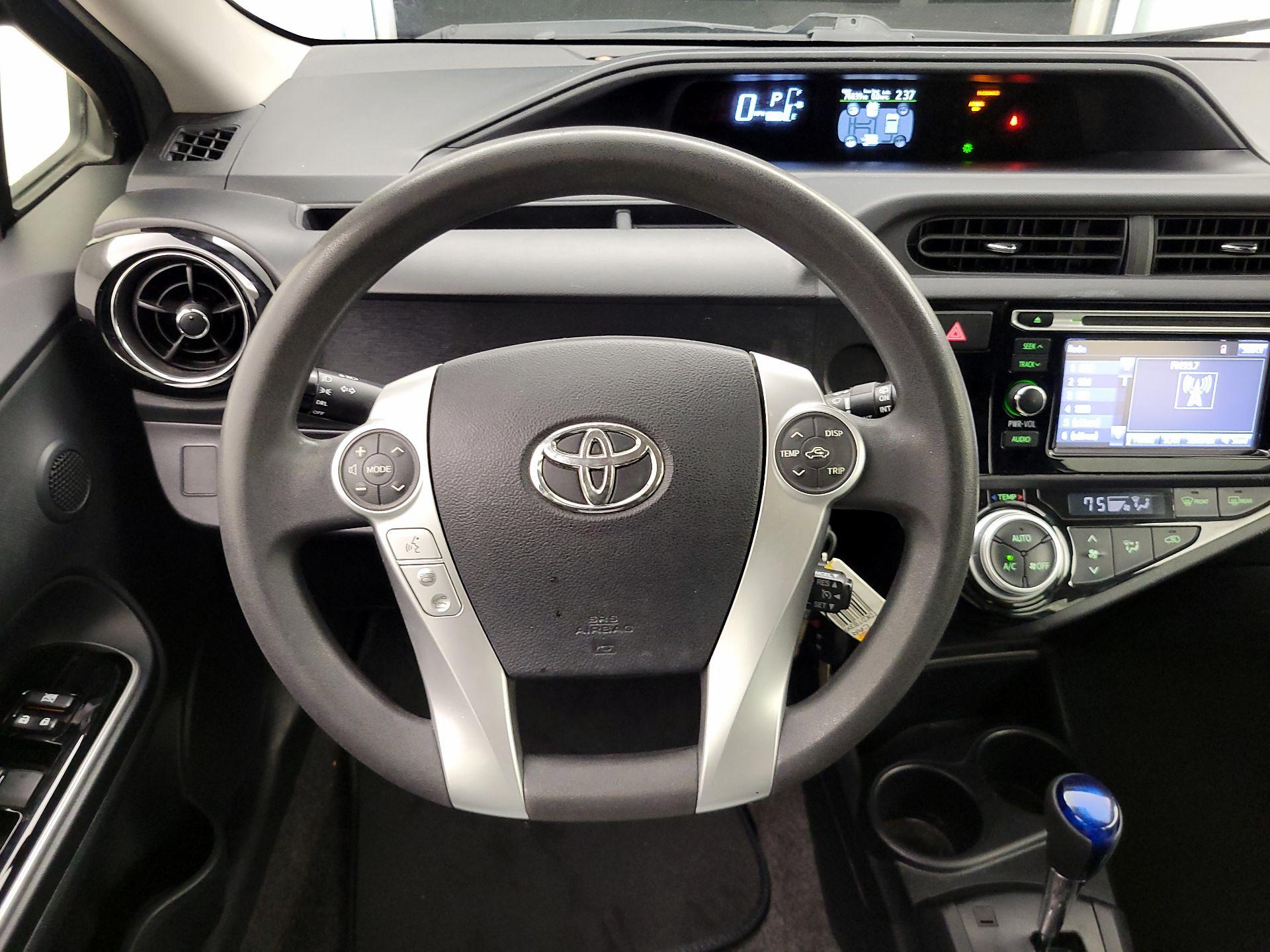 Thumbnail: 2015 Toyota Prius c - 10