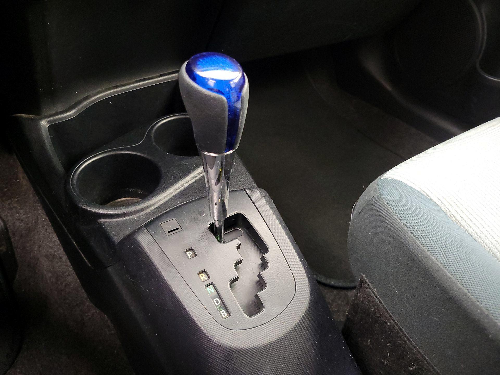 Thumbnail: 2015 Toyota Prius c - 16