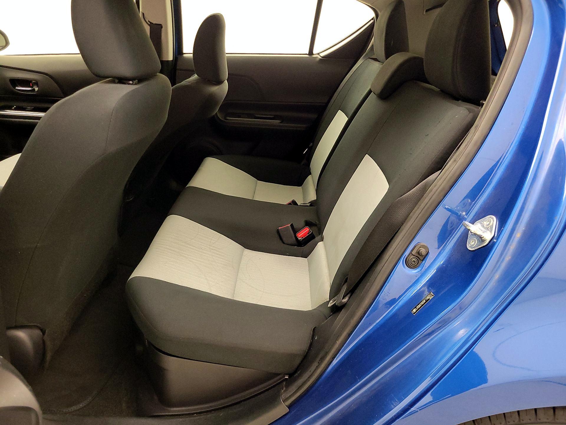 Thumbnail: 2015 Toyota Prius c - 18