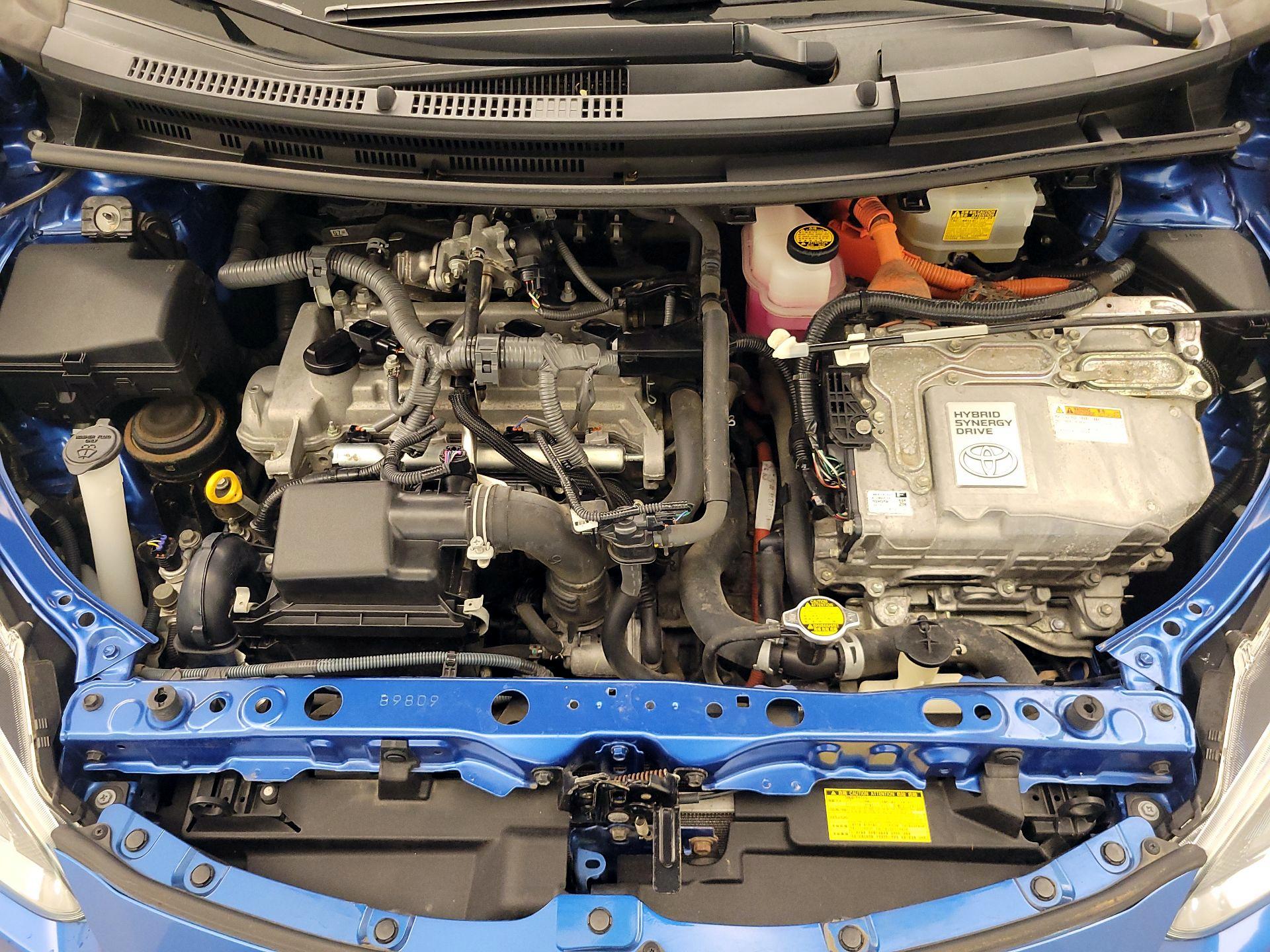 Thumbnail: 2015 Toyota Prius c - 20