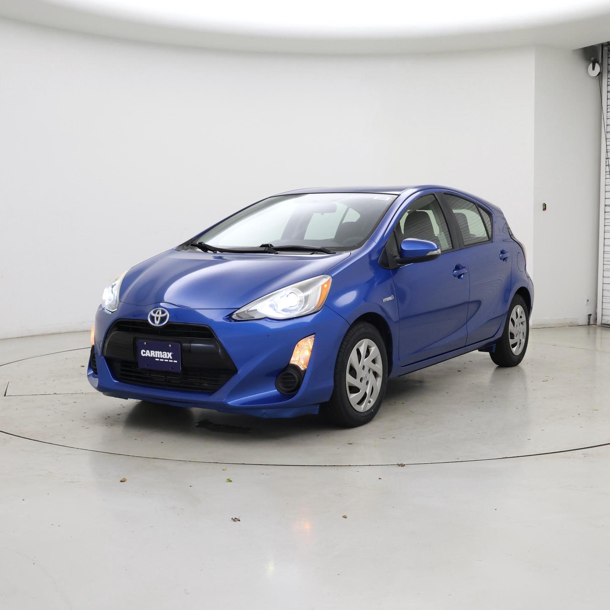 Thumbnail: 2015 Toyota Prius c - 4