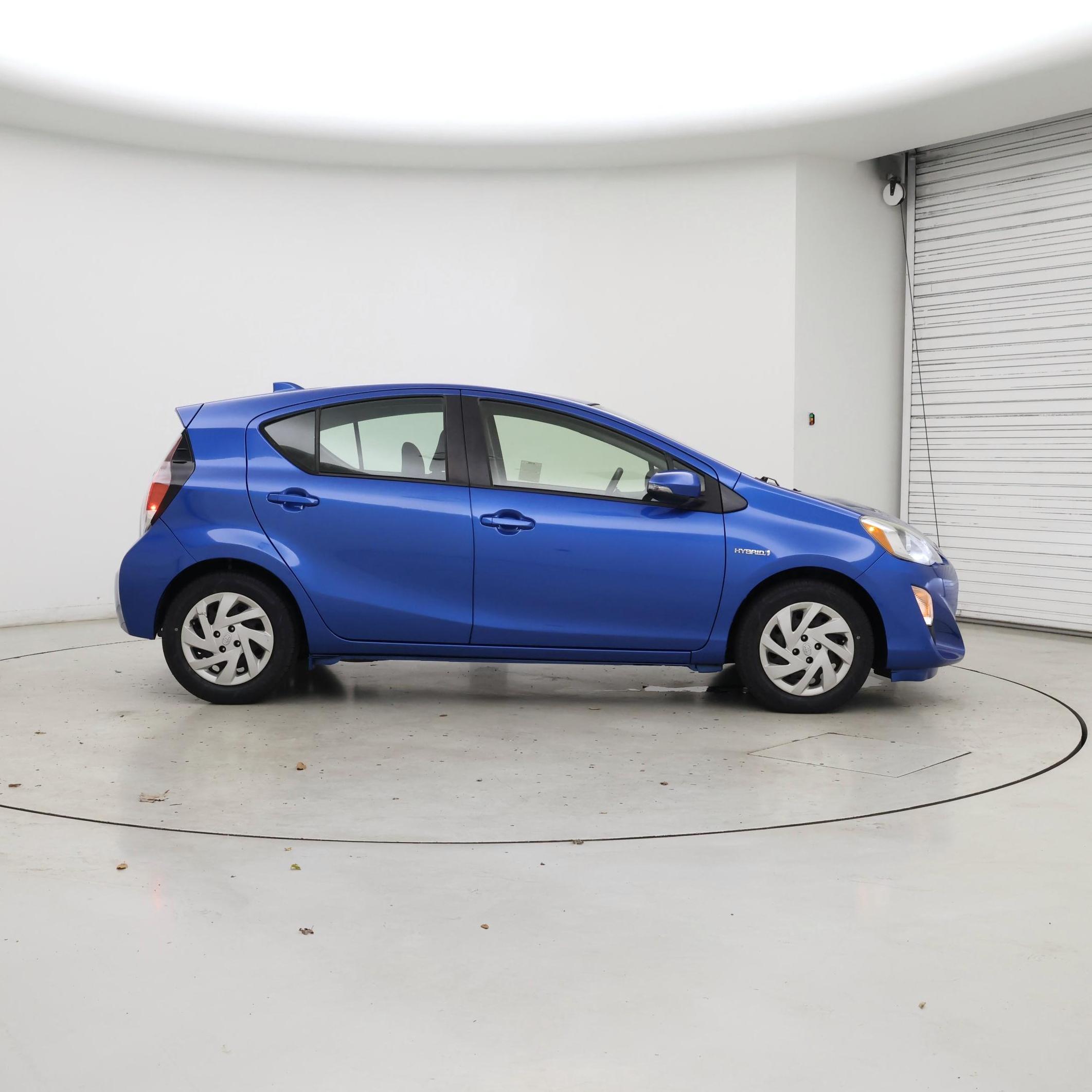 Thumbnail: 2015 Toyota Prius c - 7