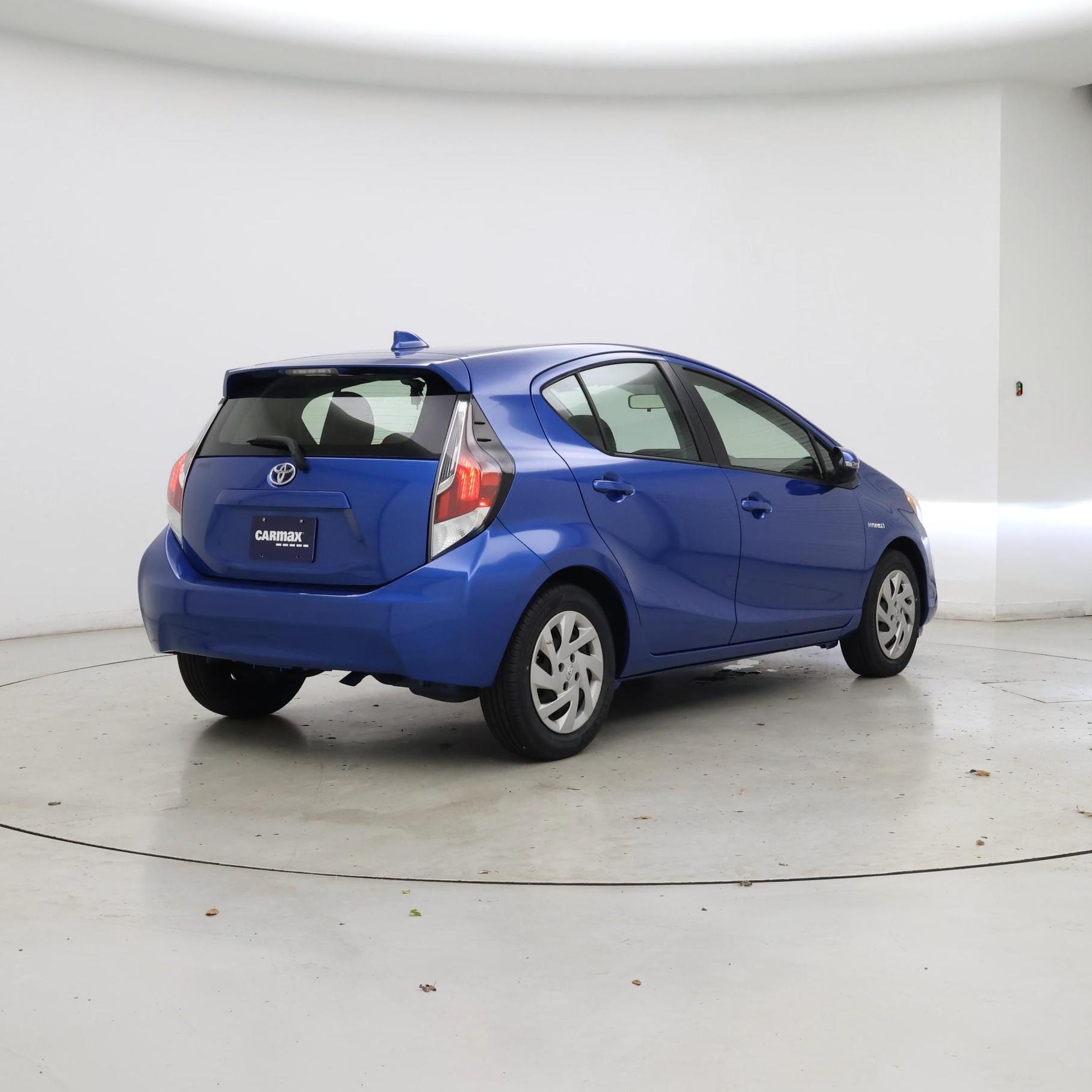 Thumbnail: 2015 Toyota Prius c - 8