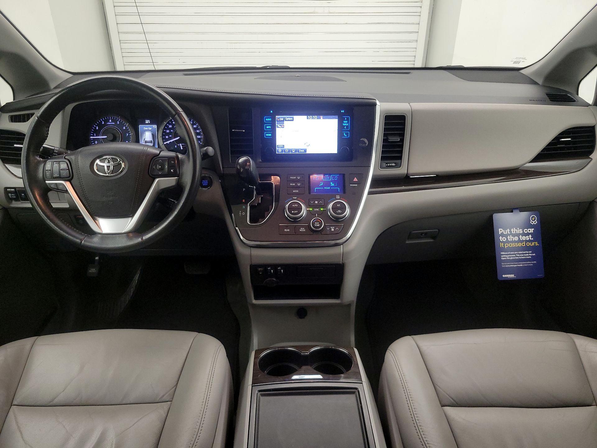 Thumbnail: 2016 Toyota Sienna - 9