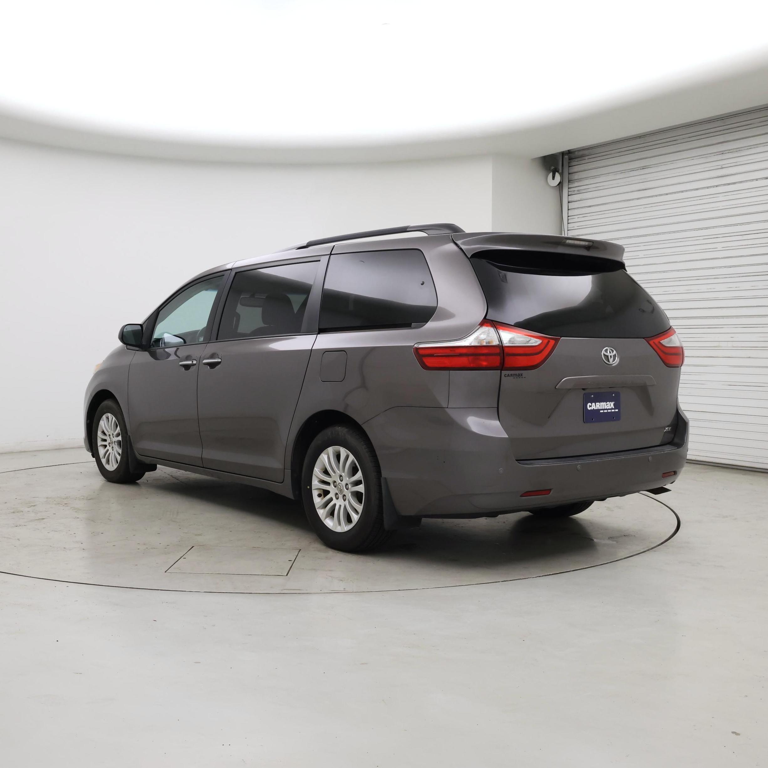 Thumbnail: 2016 Toyota Sienna - 2